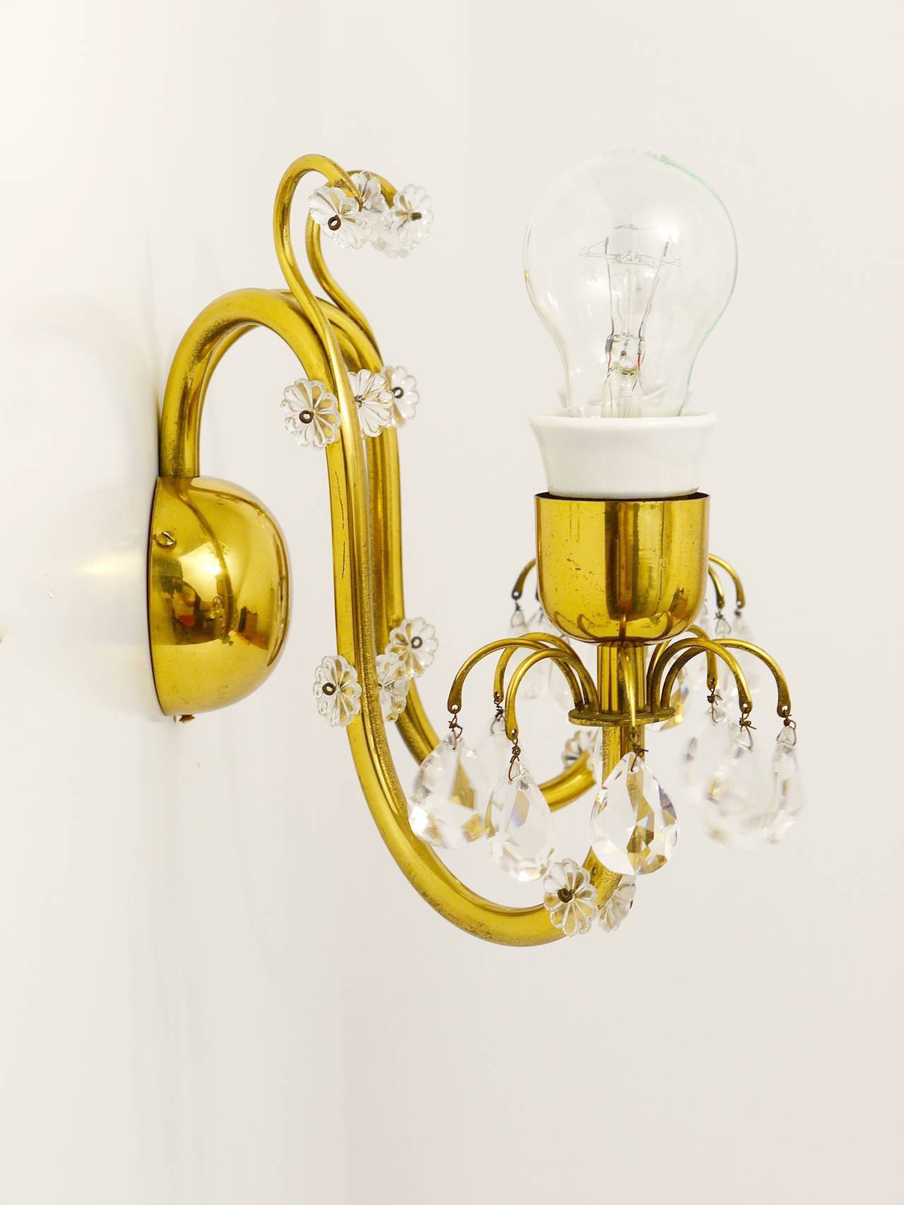 Lobmeyr Vienna Belle large wall sconce in brass and crystal, Austria, 1950s