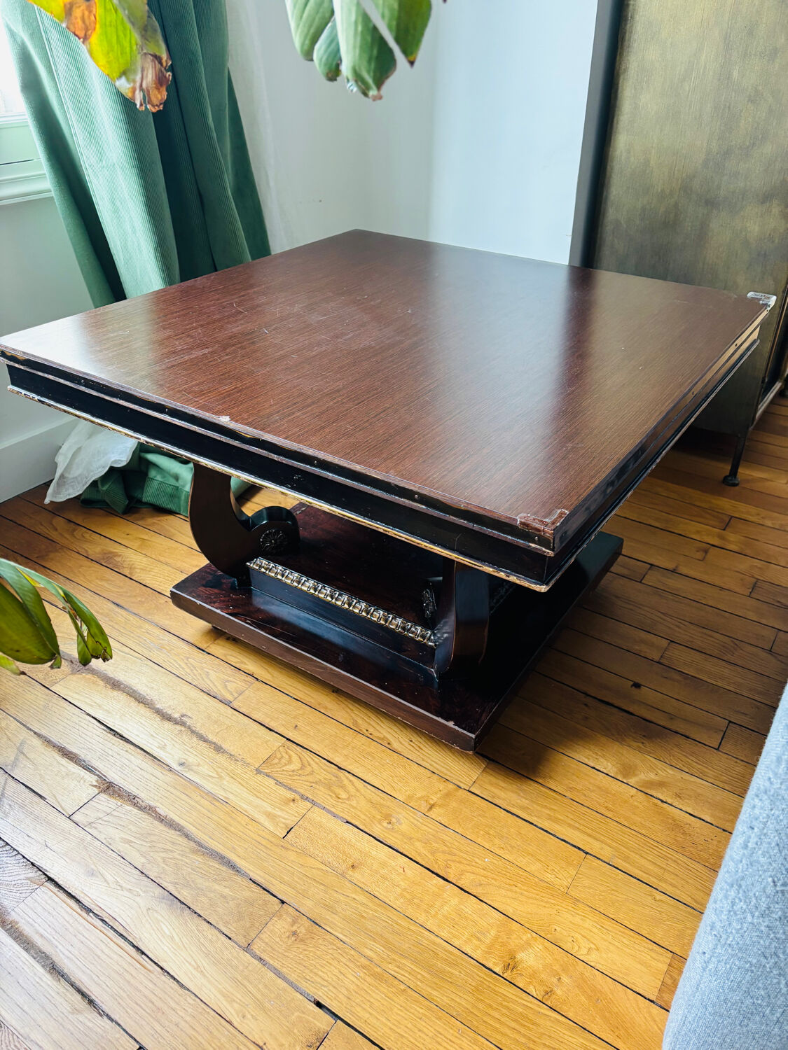 Empire style coffee table in solid wood – square top 80 cm