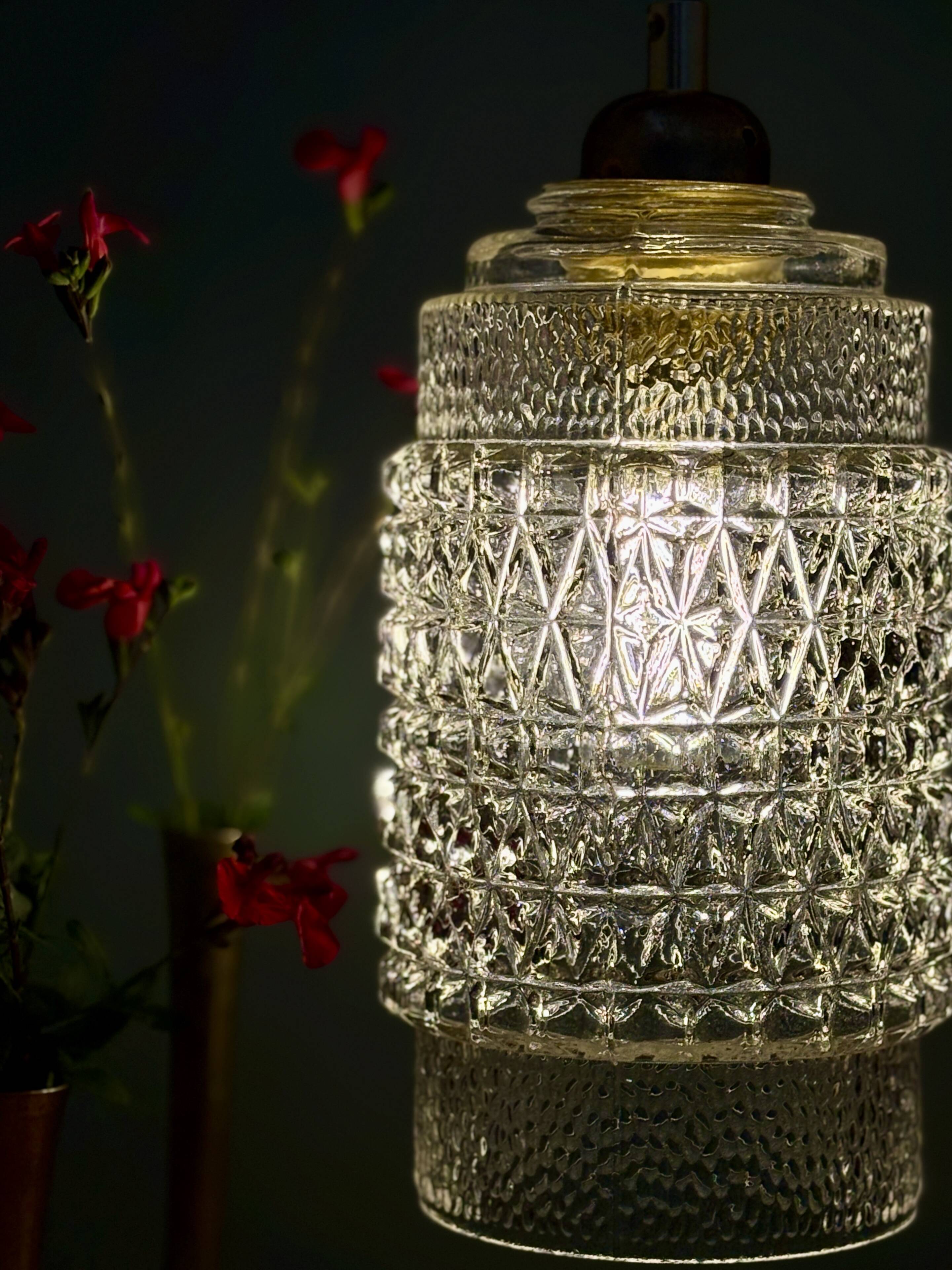 Suspension globe vintage en verre moulé