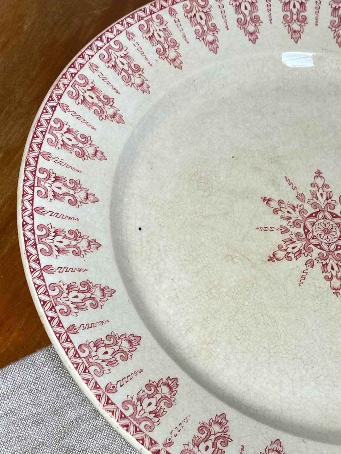 Antique Hiens porcelain dish, iron earth