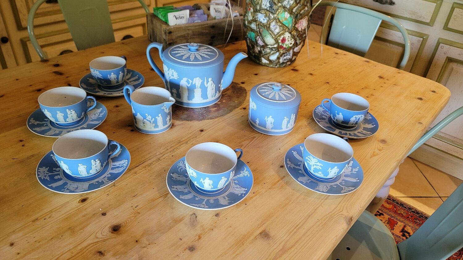 6 cups and wedgwood under cups