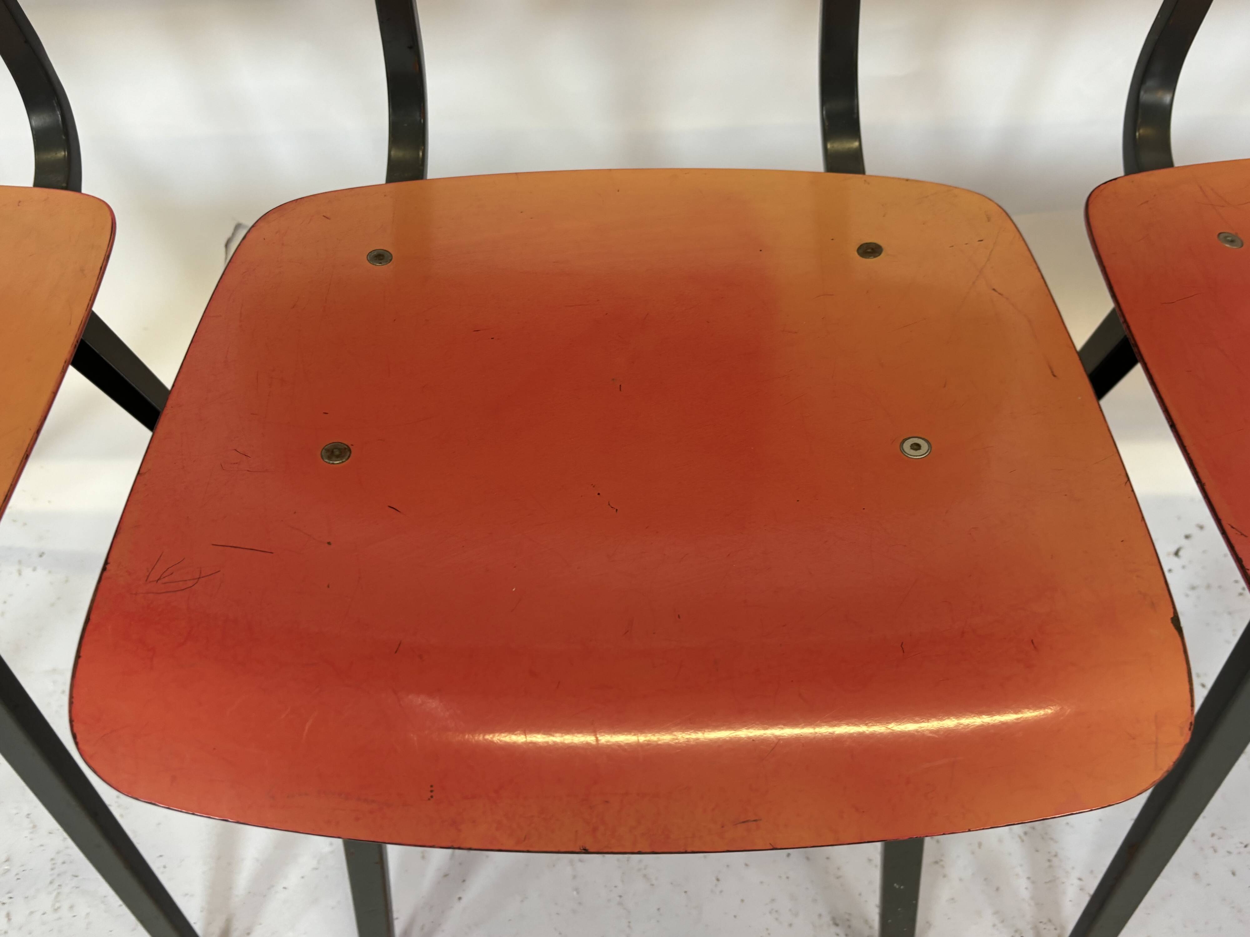 Vintage set of 4x Friso Kramer Revolt chairs Ahrend de Cirkel dutch design