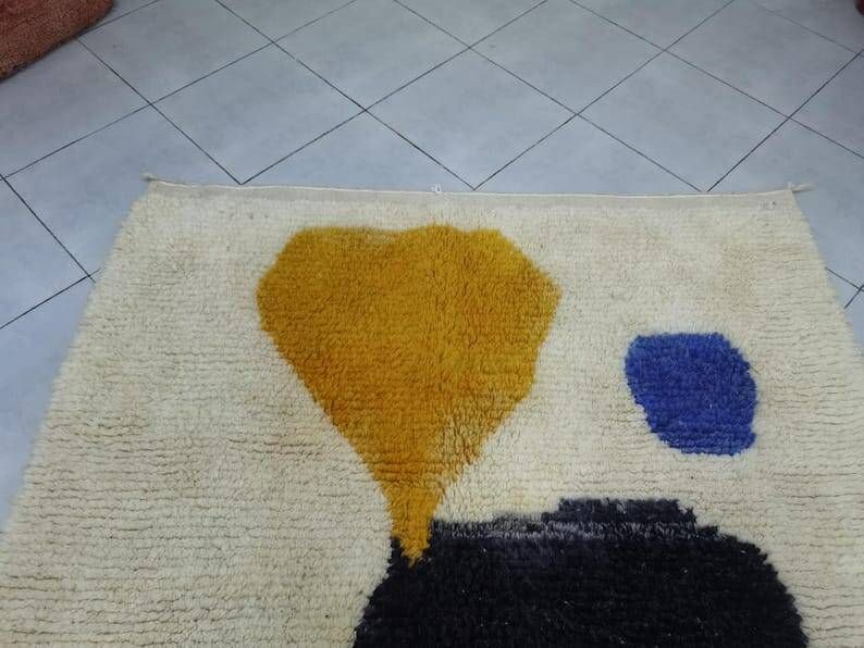 Tapis beni ouraine tissé main artisanale traditionnelle à motifs colorés