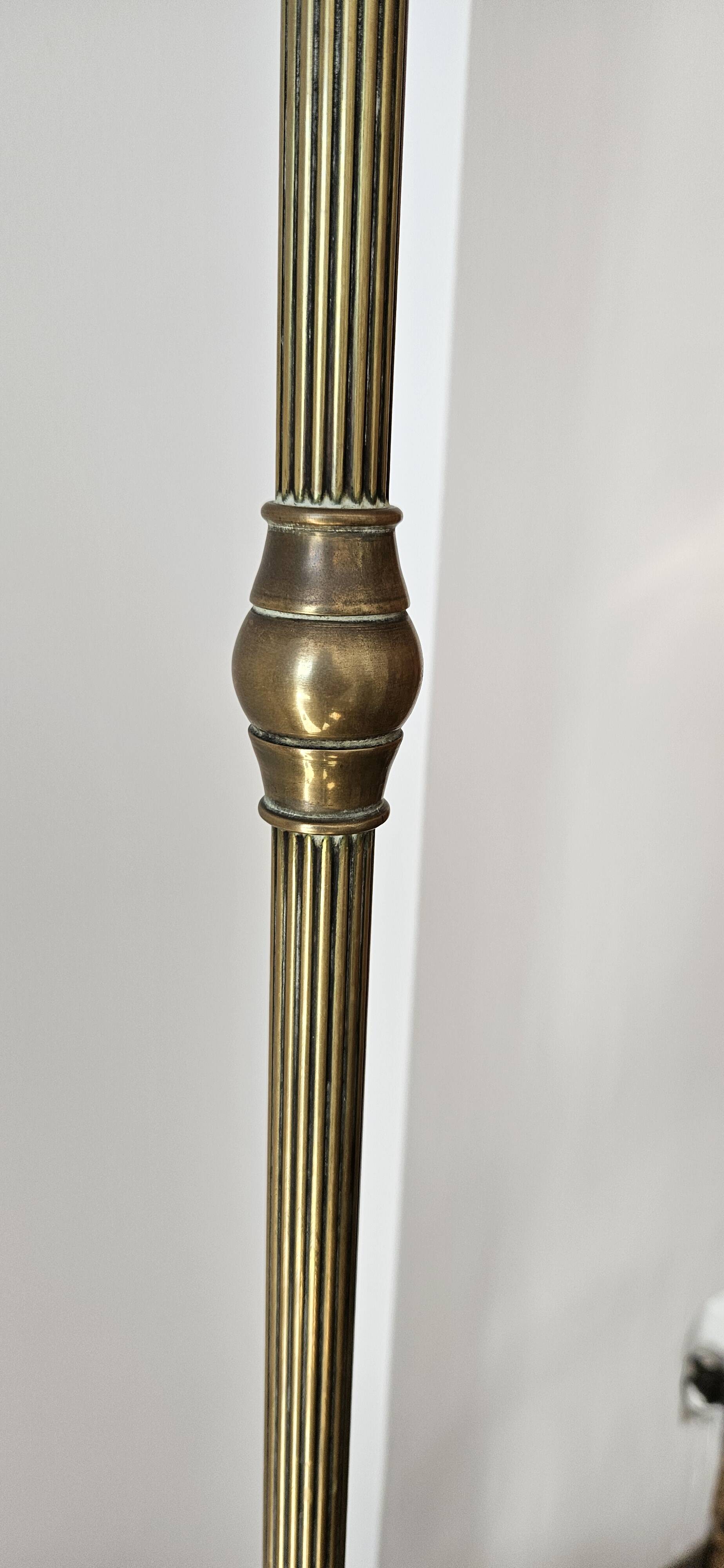 Tripod floor lamp base