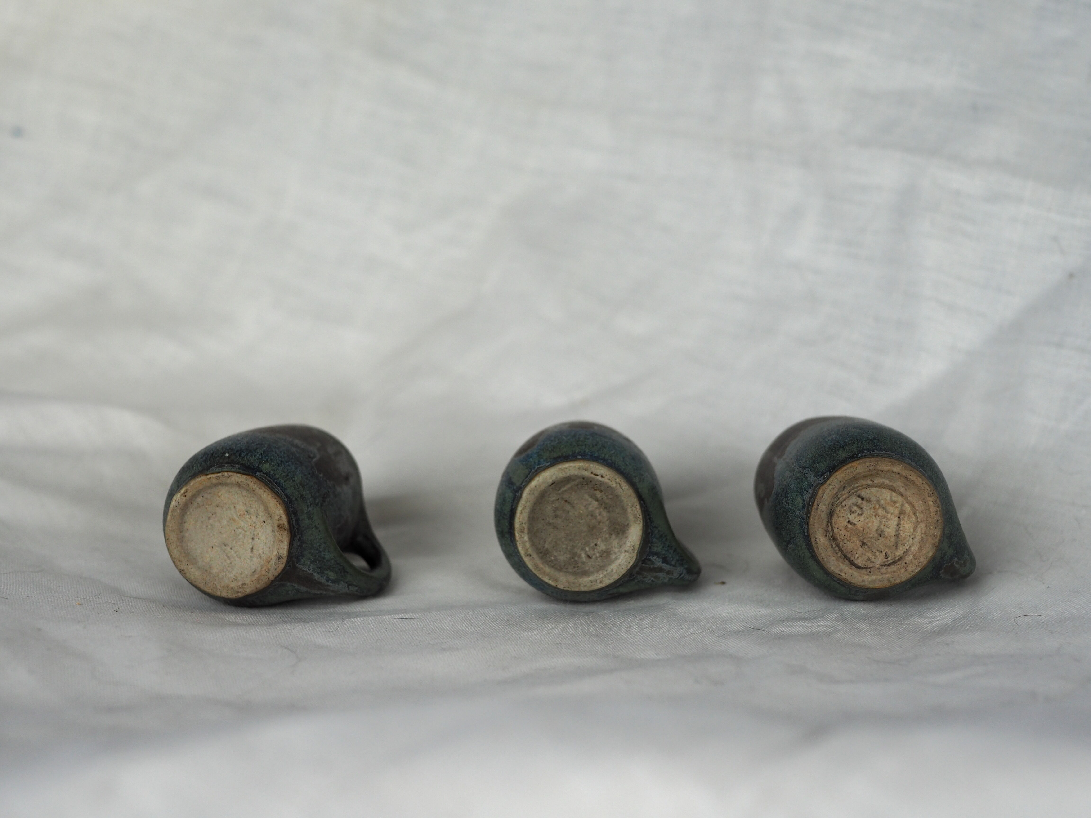 Set of 3 miniature mugs in gray-green sandstone - Denbac - early XXth