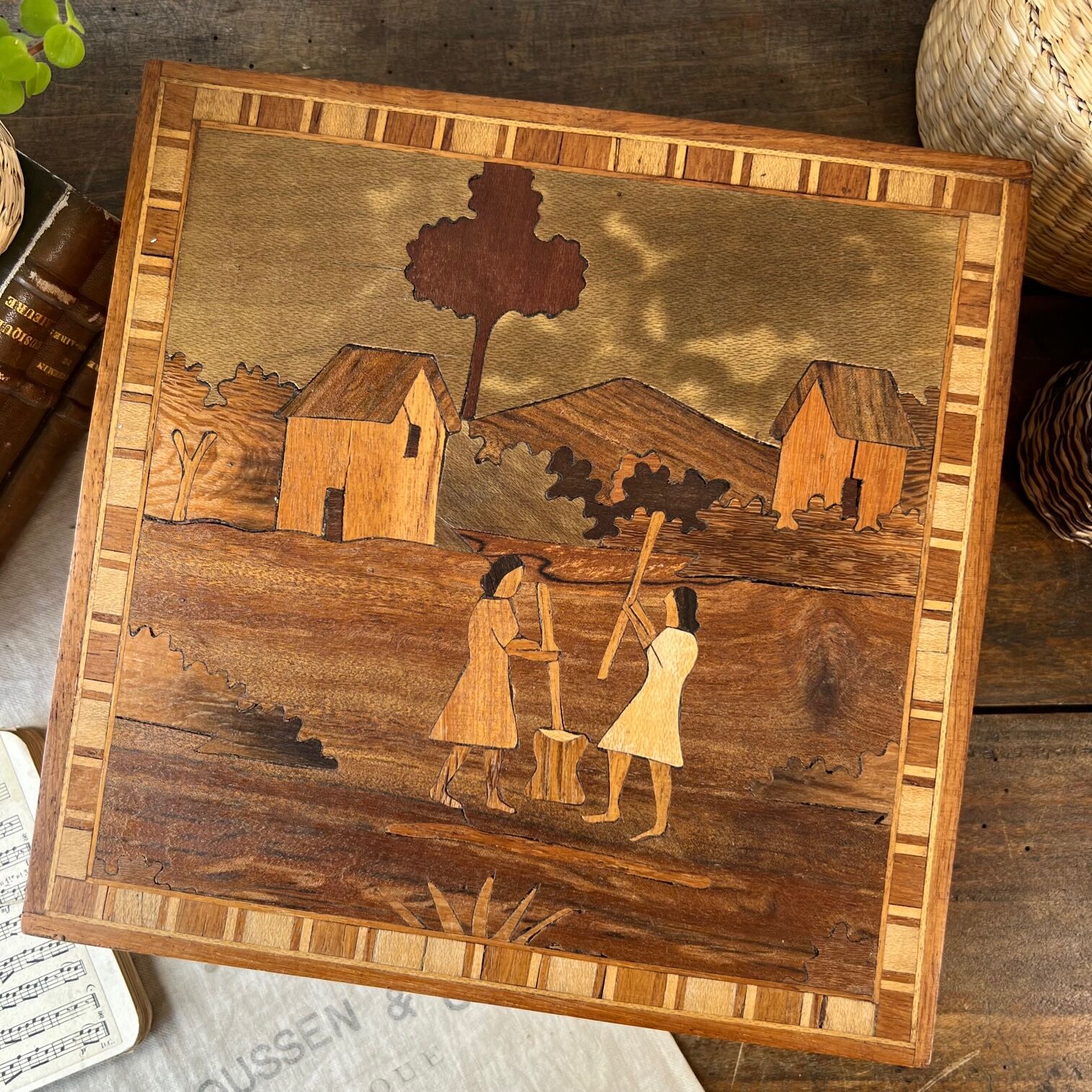 Boîte en marqueterie de bambou