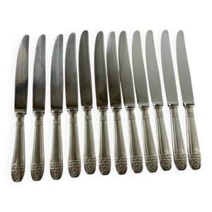 12 couteaux de table,