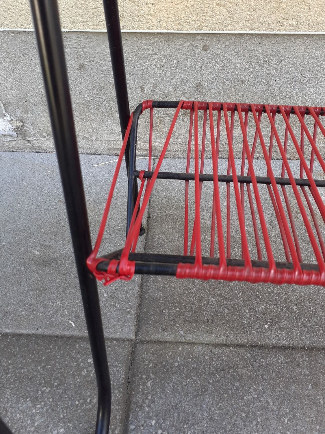 Side table scoubidou