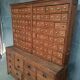 Armoire d'apothicaire de mercerie ancienne