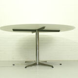 Set of 6 Arne Jacobsen 3207 Armchairs and Dining Table A826 by  Arne Jacobsen for Fritz Hansen