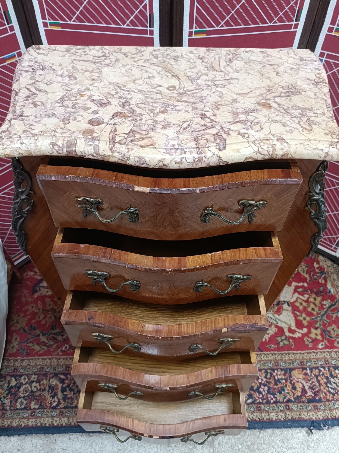 Chiffonier ou semainier style Louis XV, marqueté et marbre