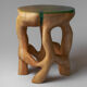 Tabouret sculpté unique à partir d'une seule pièce de bois
