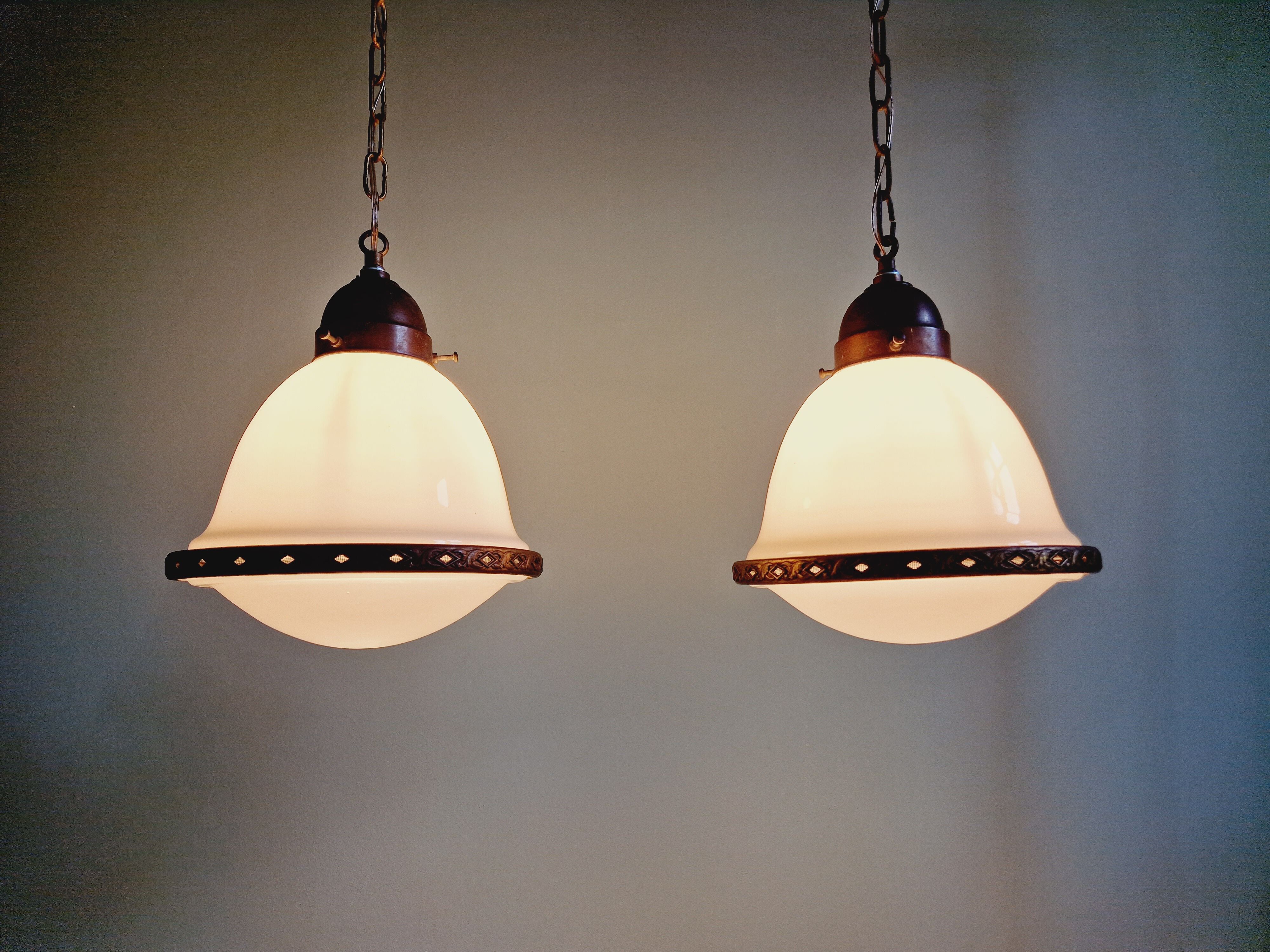 Paire de suspensions Art Déco, B.A.G, années 1920-30