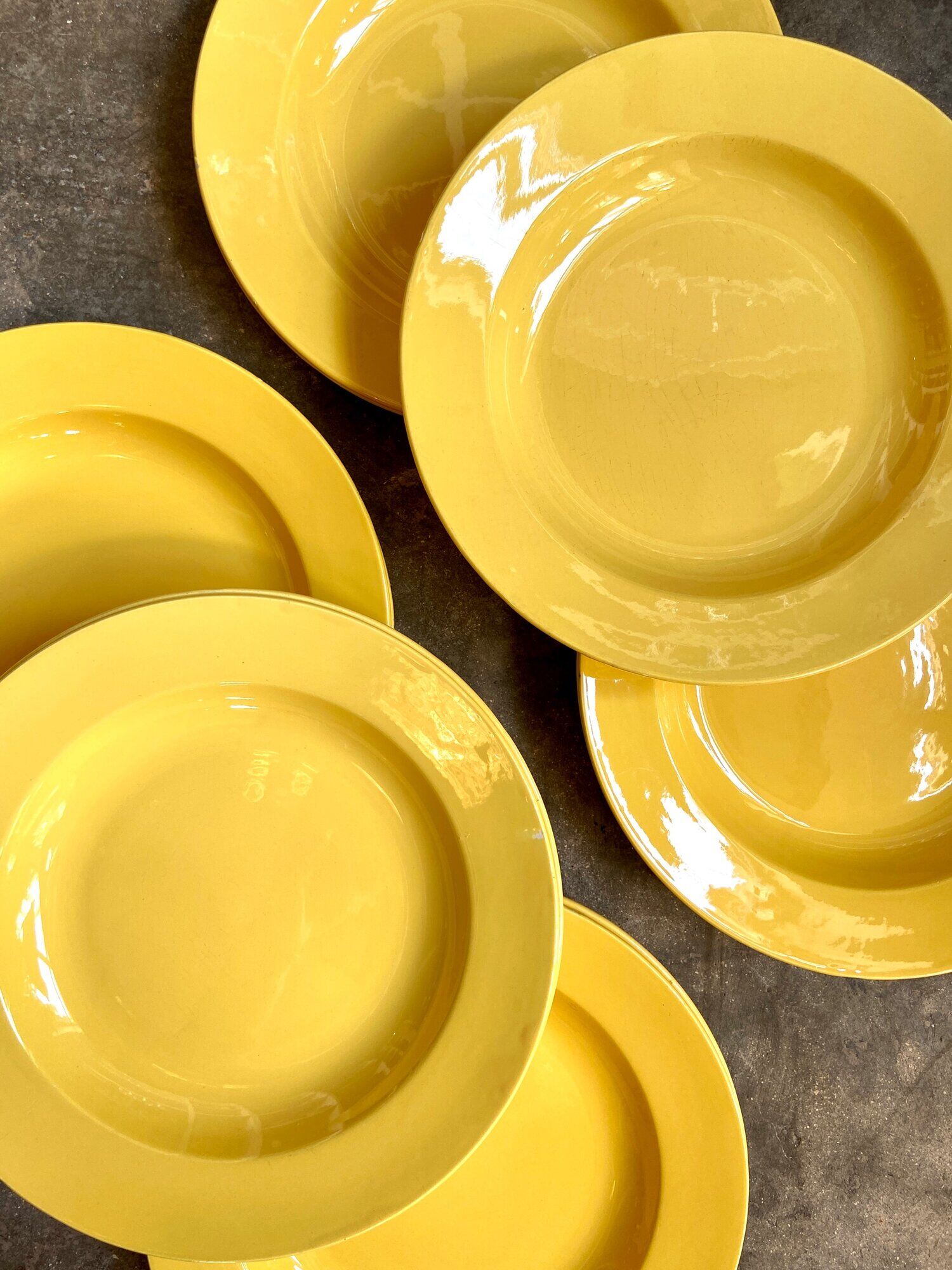 11 hollow plates in yellow earthenware