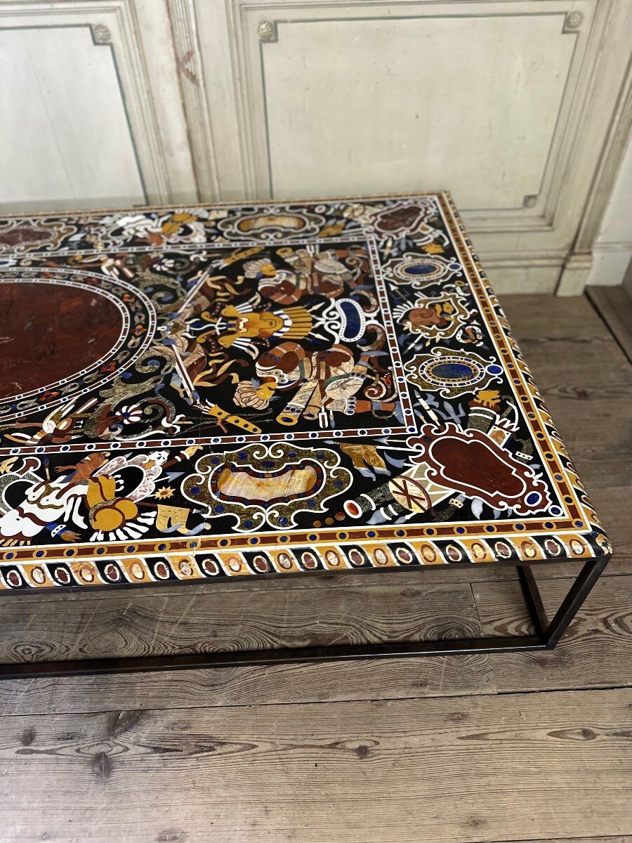 Table basse en marqueterie de marbre vers 1990