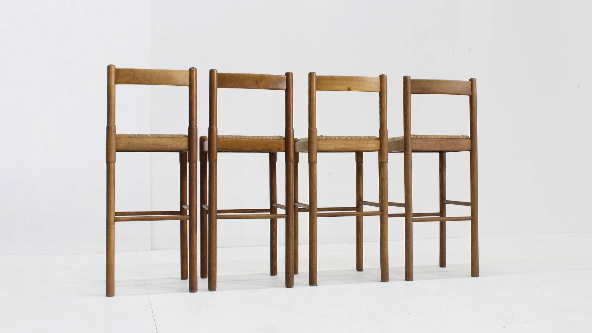 Ensemble de tabourets de bar vintage Vico Magistretti en frêne et paille, Italie