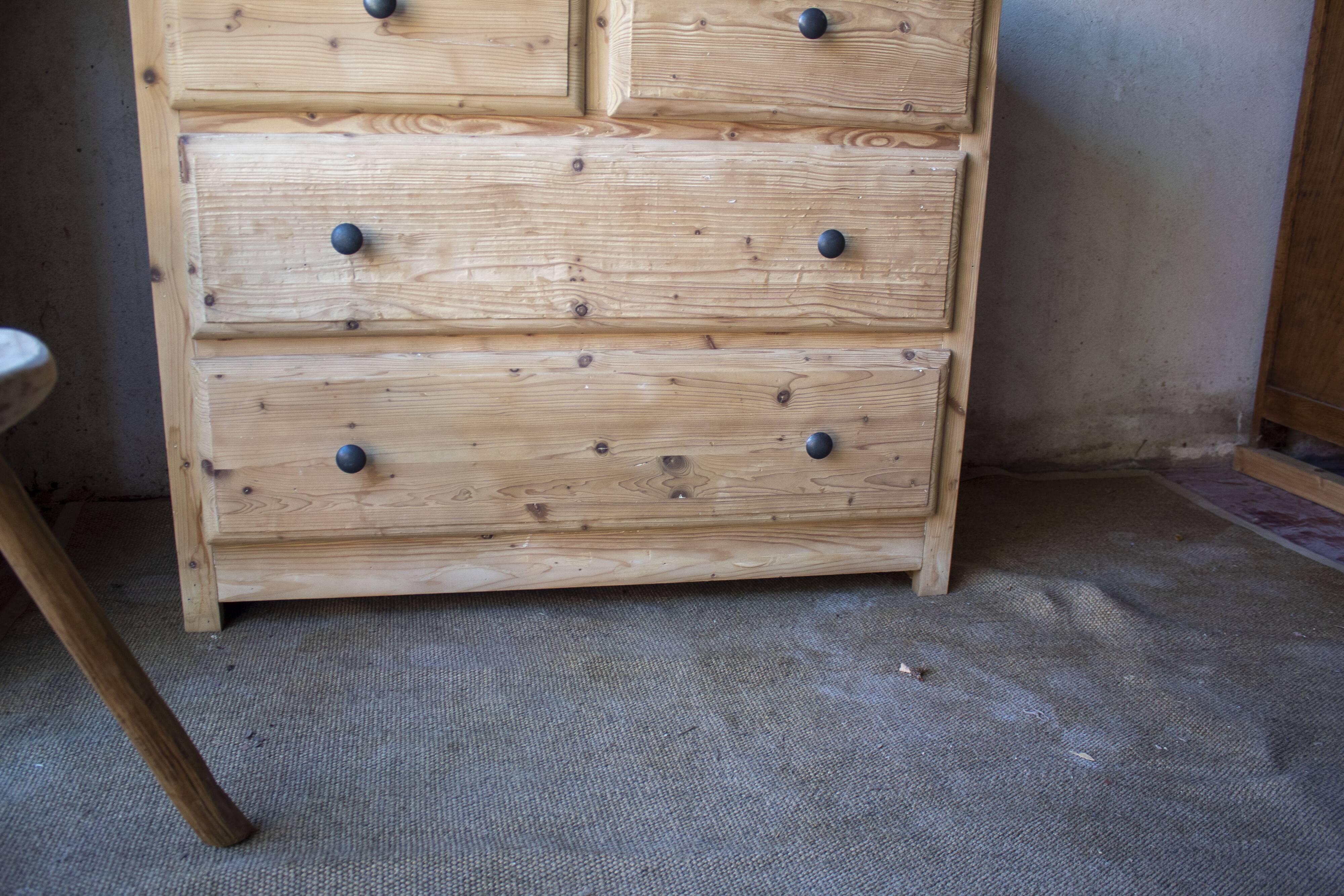 Solid wood chest of drawers