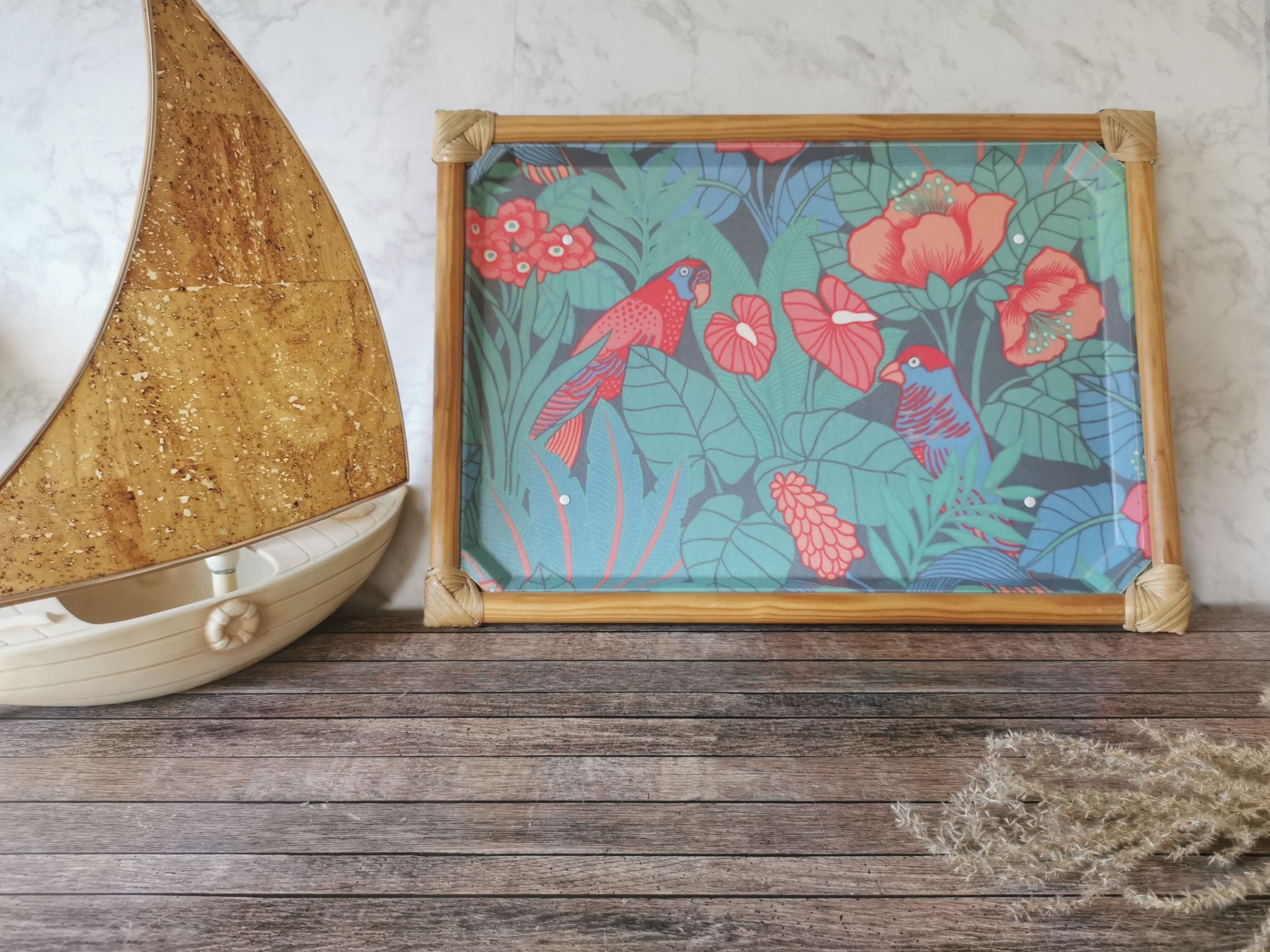 Folding tray parrots and flowers fiber and rattan