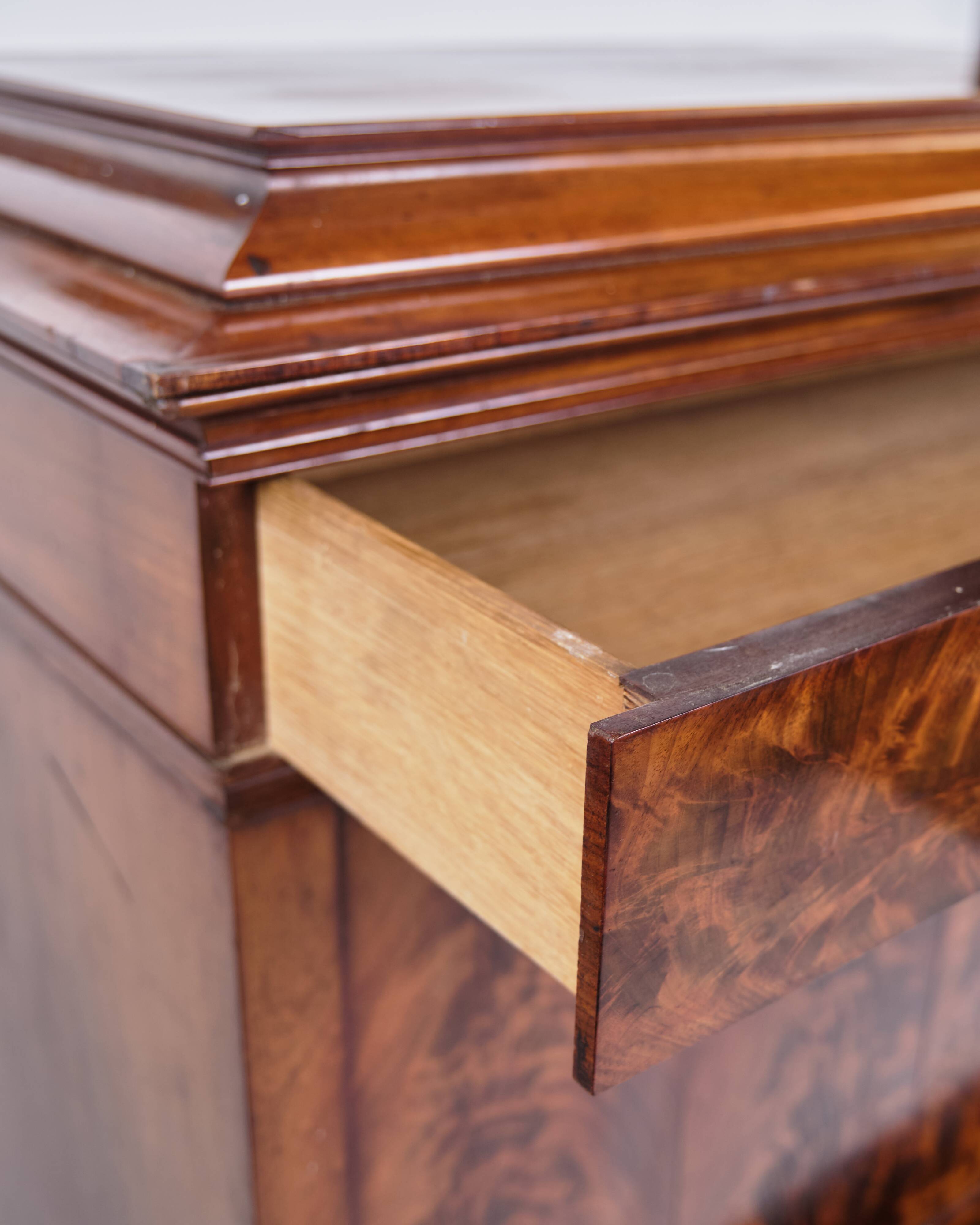 Secretary – Mahogany – Intarsia & Flame Structure – 4 Drawers – 1840s