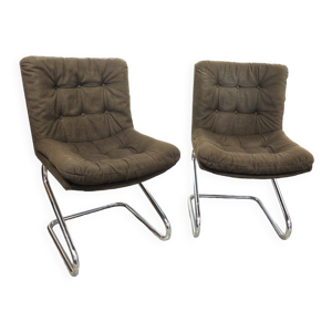 Paire de chaises marrons