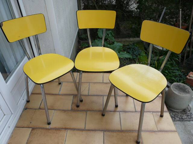 3 chaises en formica jaune canari
