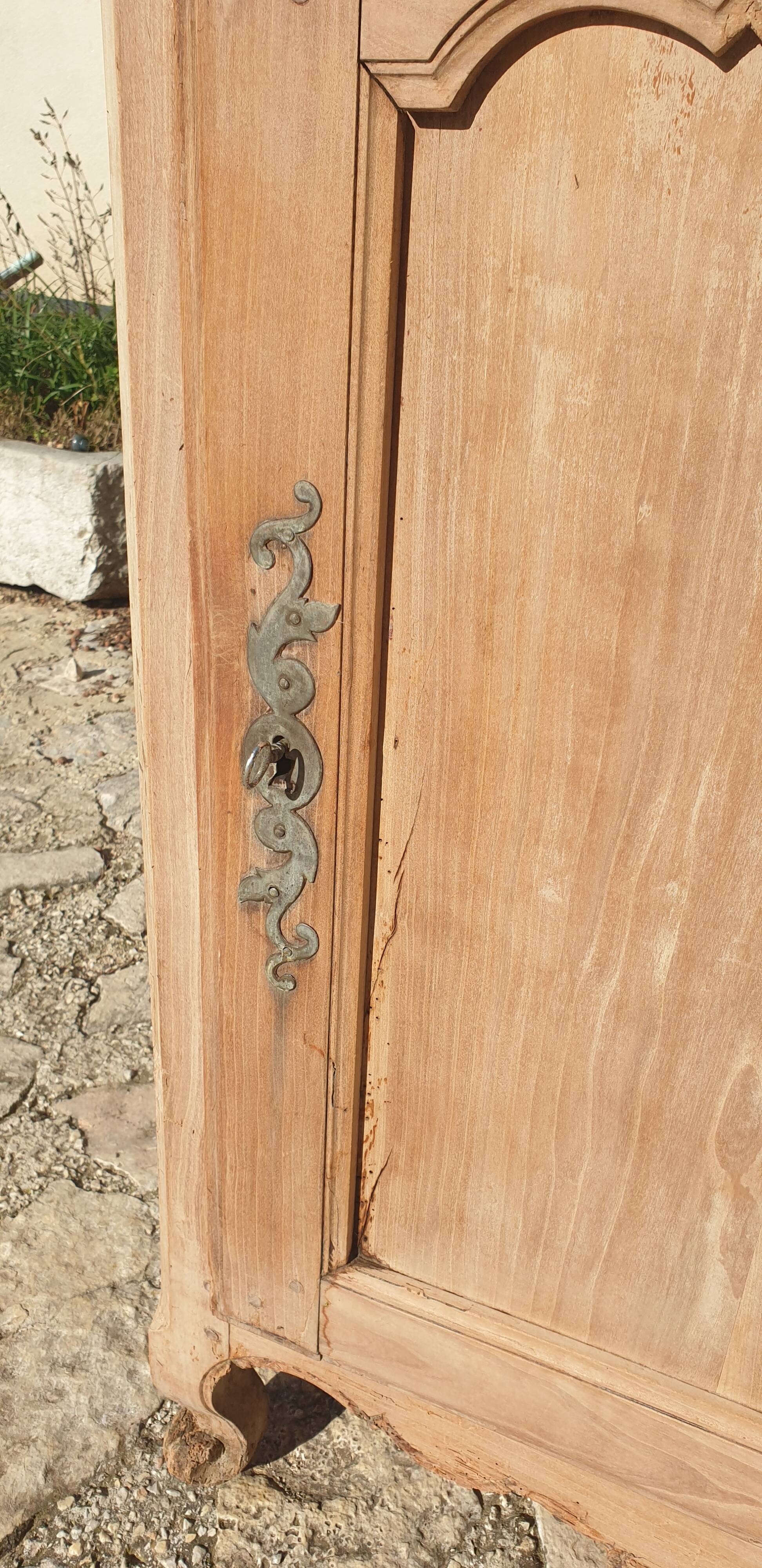 Confiturier en bois naturel, ferronneries en fer forgé