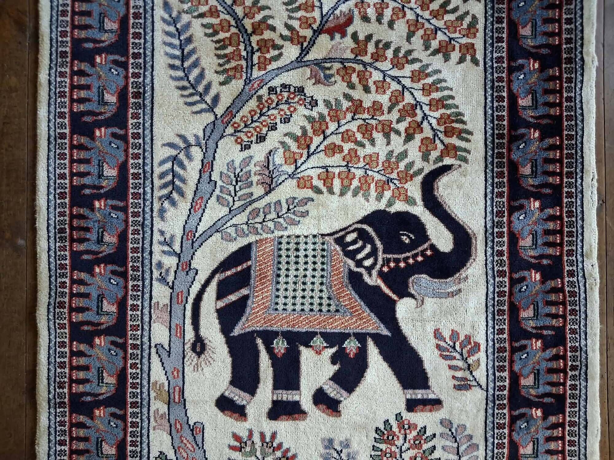 Handmade Indian rug Rajasthan 190x123cm