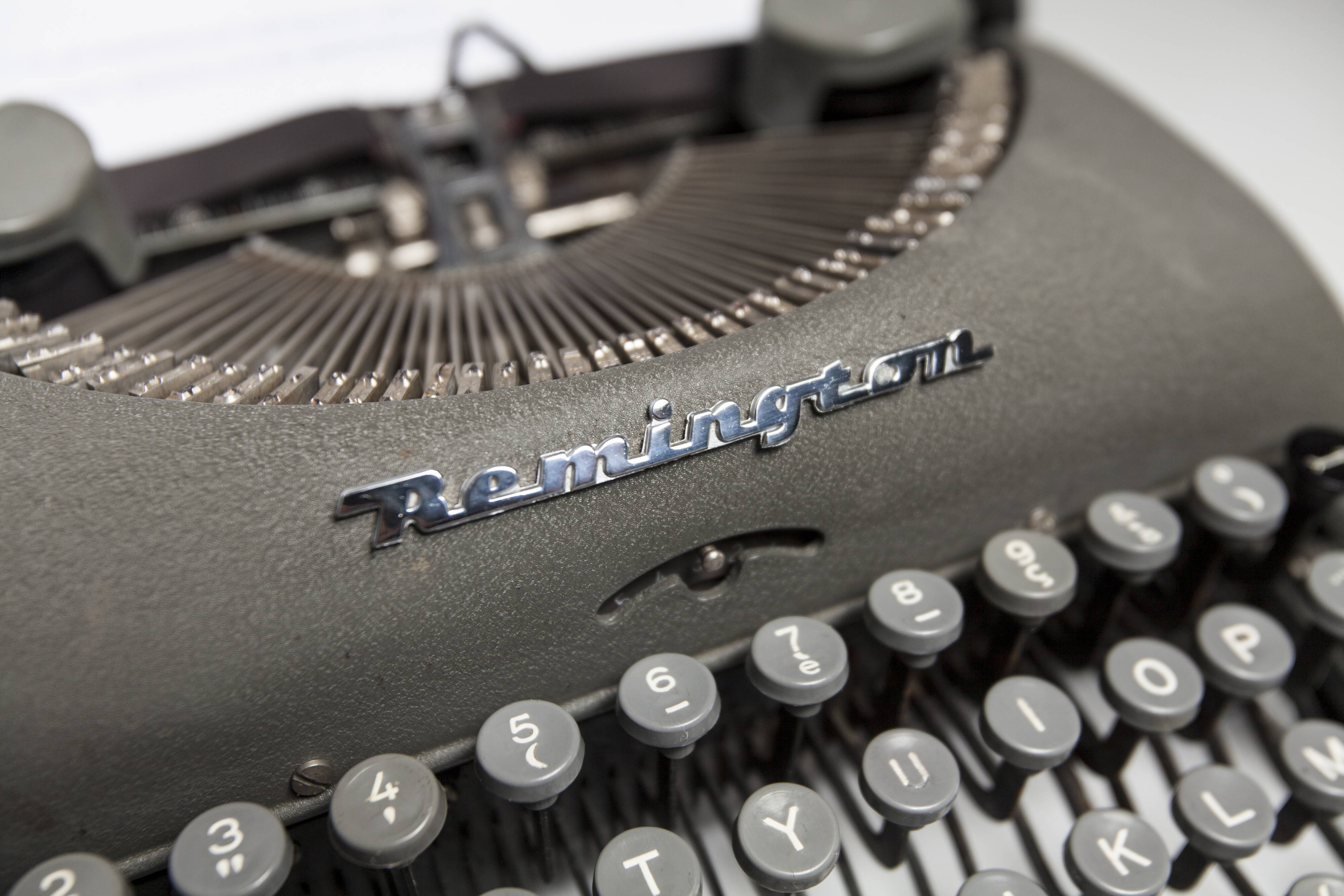 Typewriter Remington rand 1947 deluxe model 5 revised and new ribbon