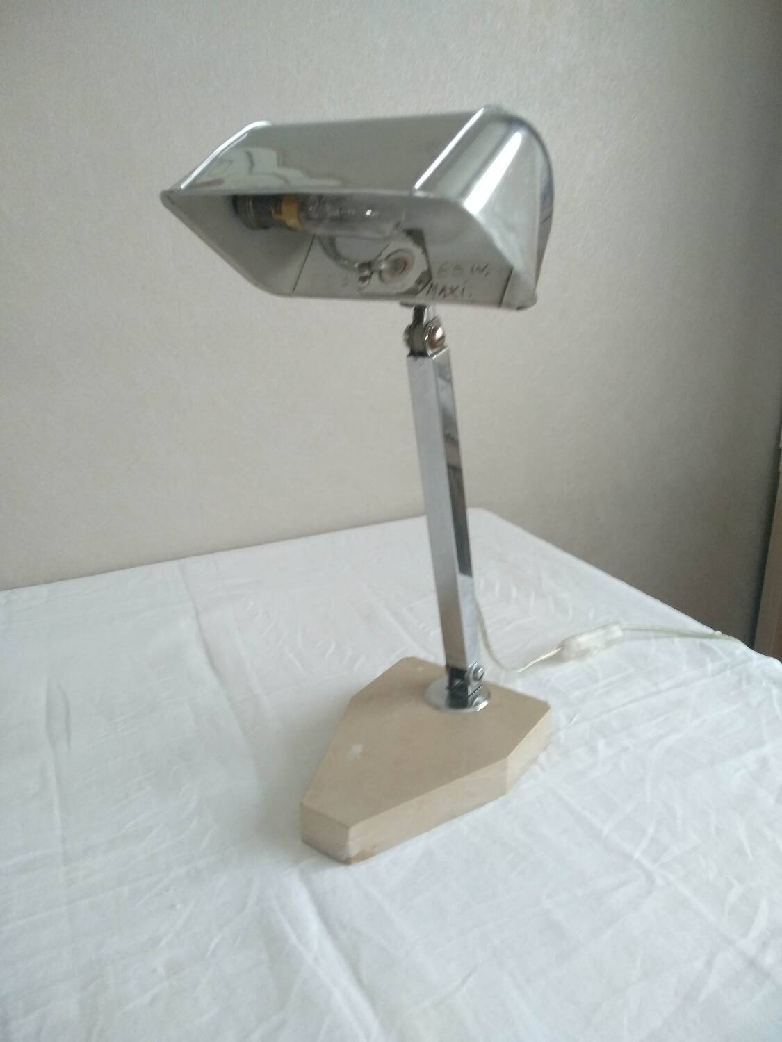 French craftsmanship pirouette lamp