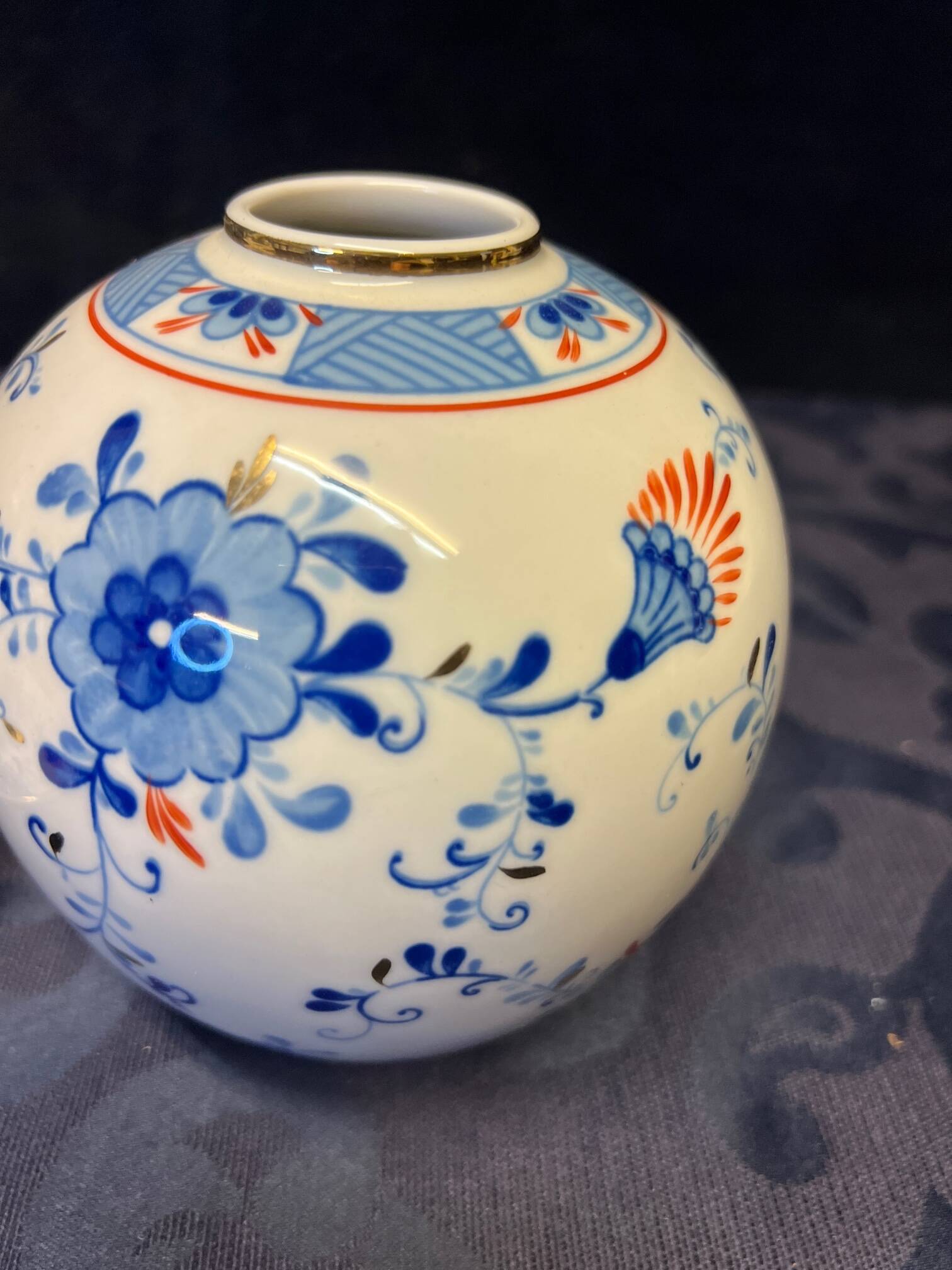 Volkstedt. Set of bonbonnière, plate and vase in cobalt.