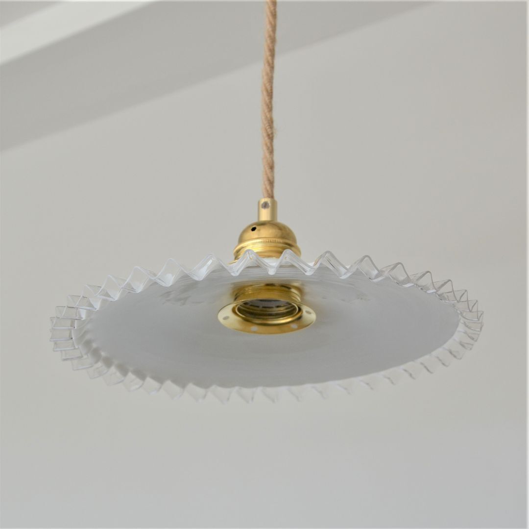 Pleated opaline suspension and jute cord