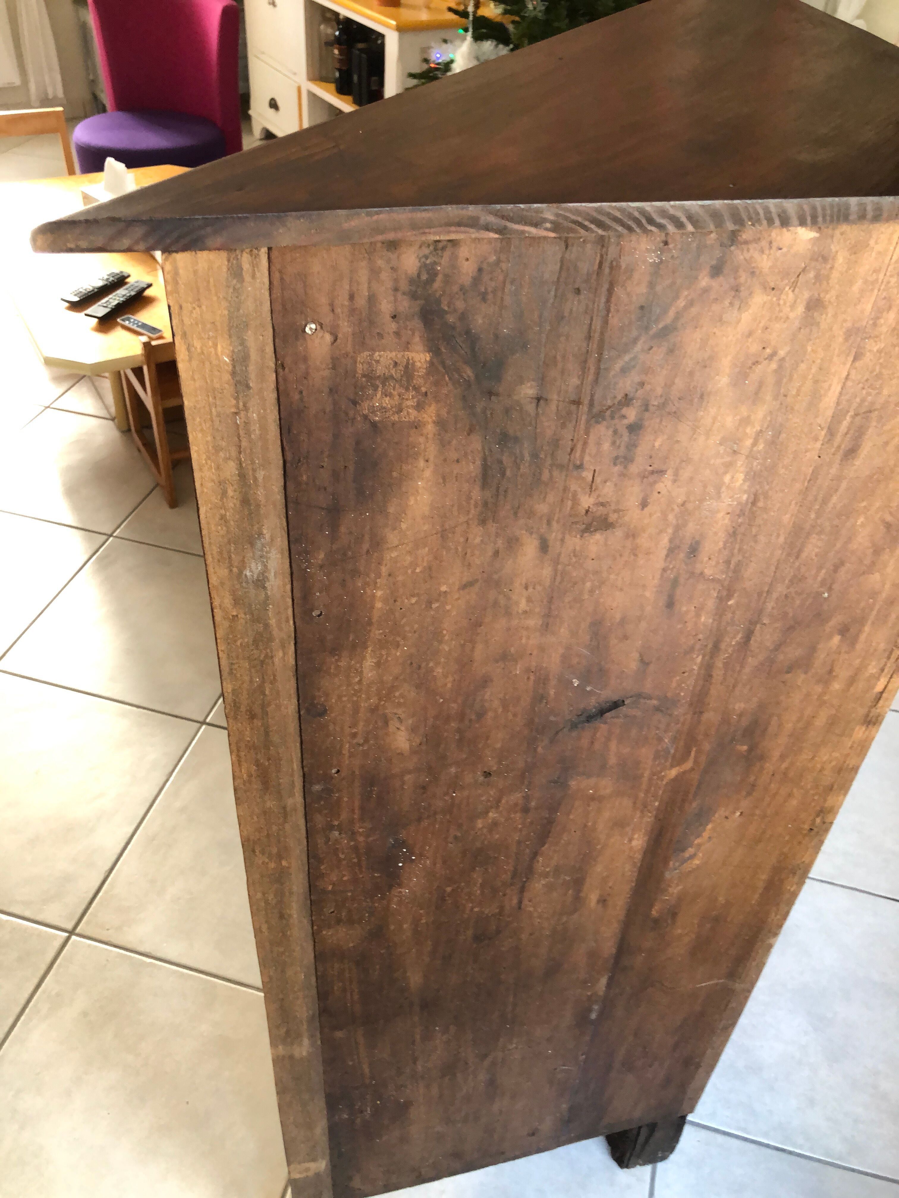 Notch, corner cabinet