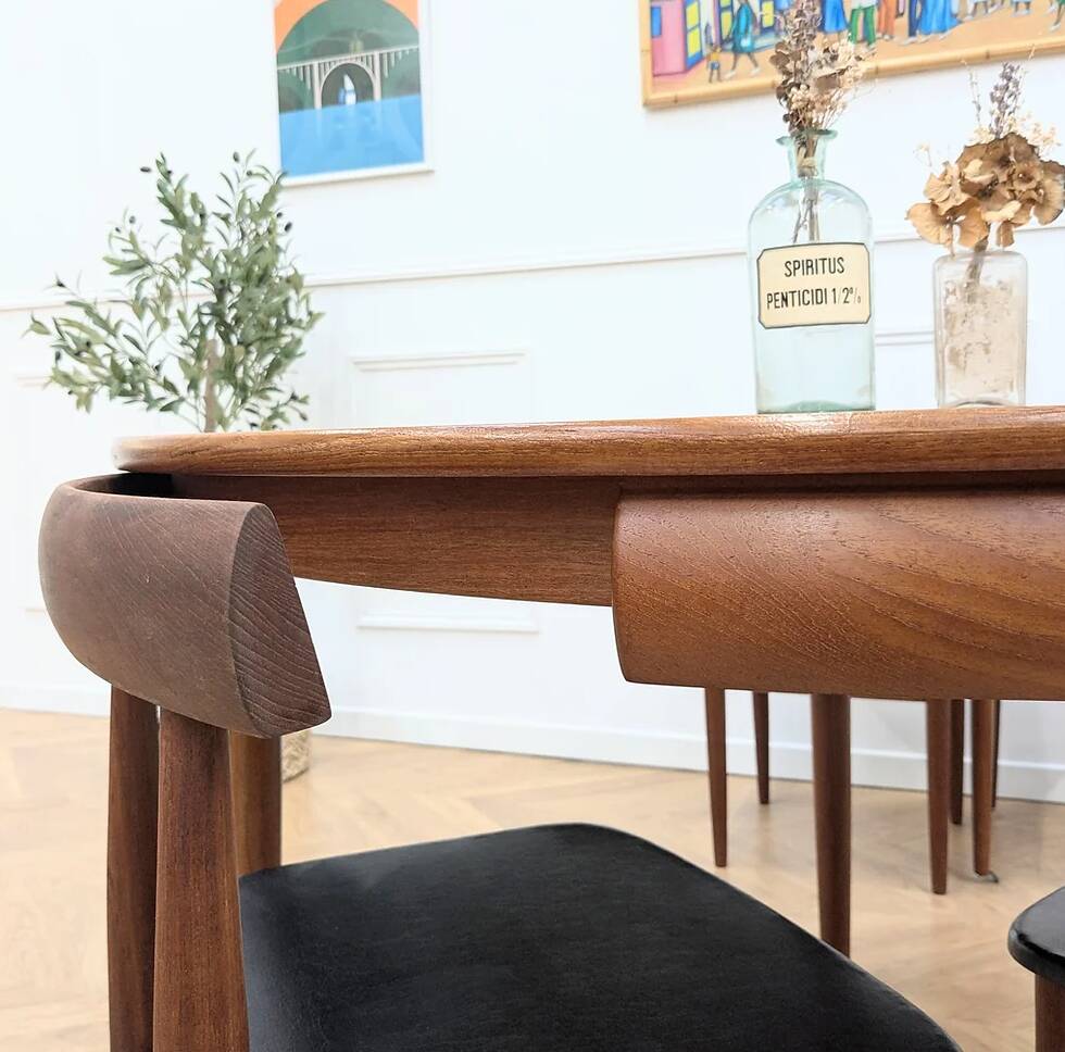 Roundette table and chairs by Hans Olsen