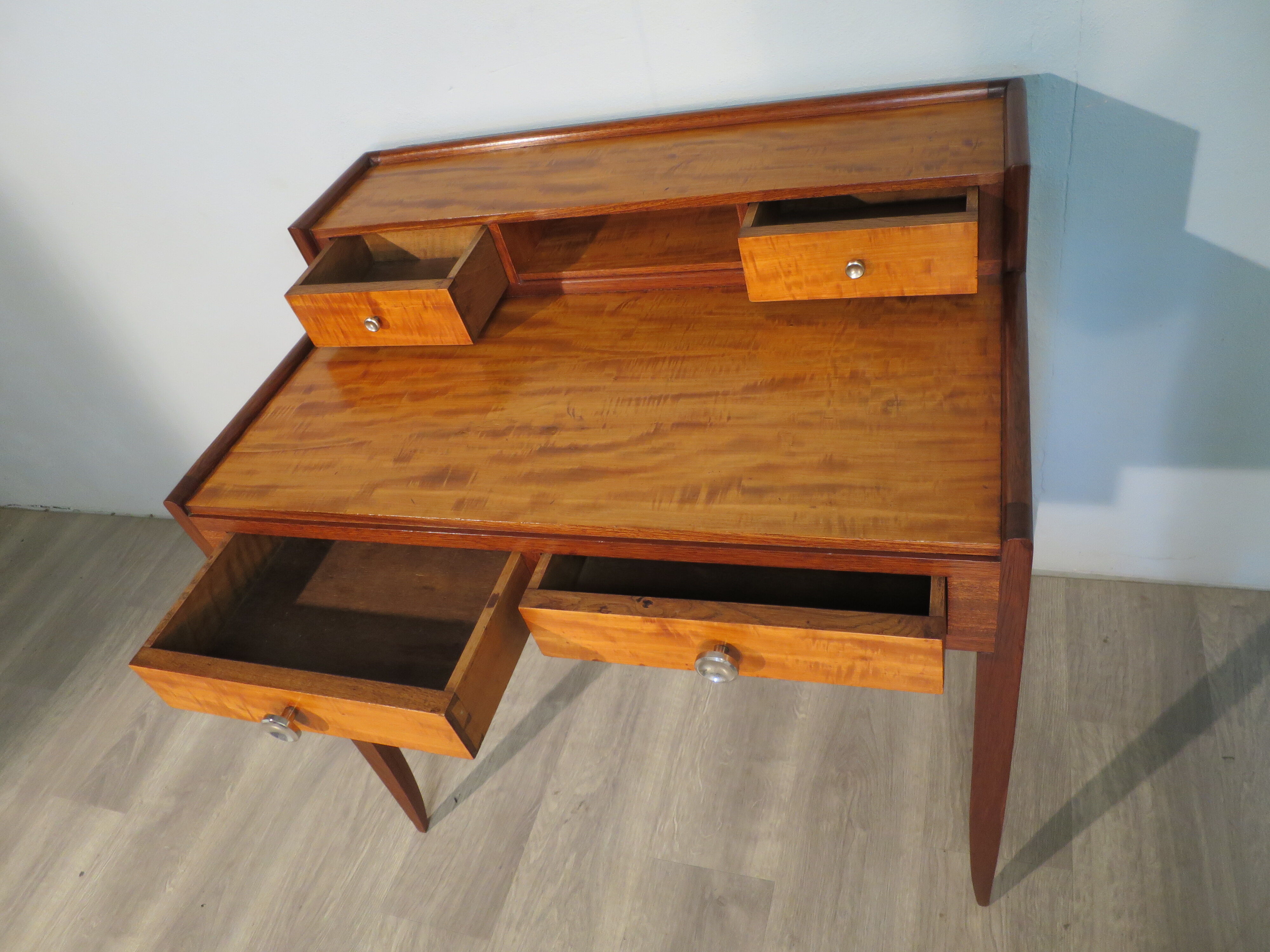 Art Deco office in lemon and mahogany