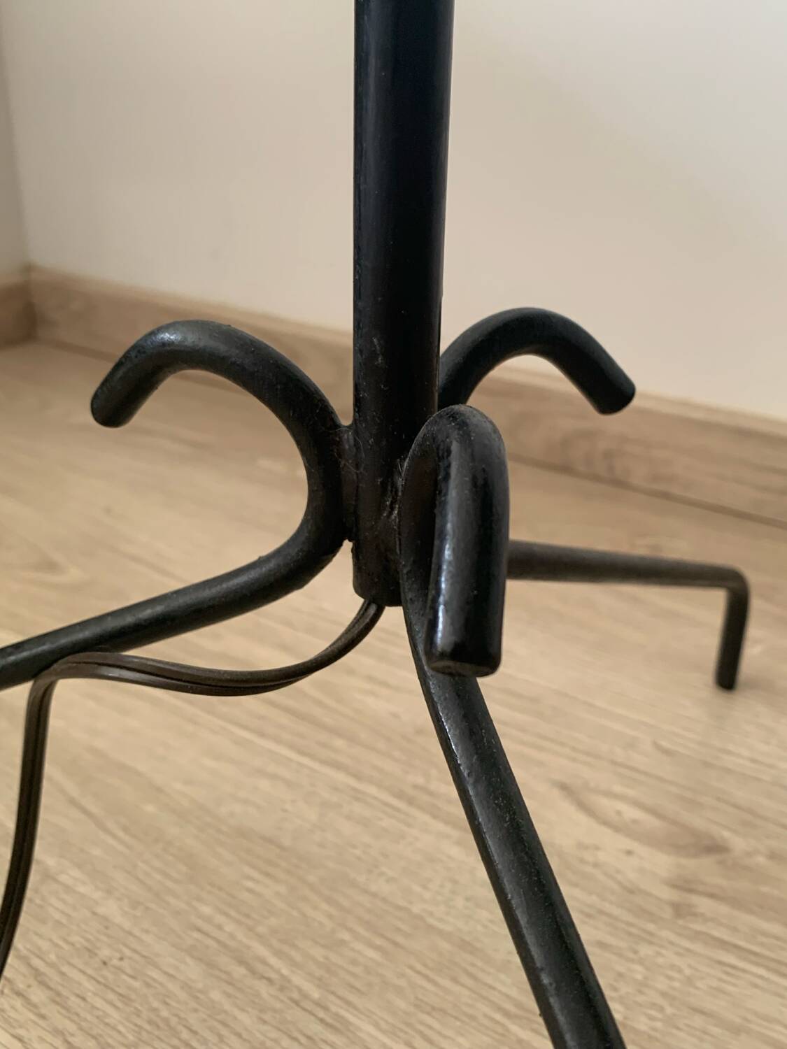 Lampadaire vintage en rotin et métal