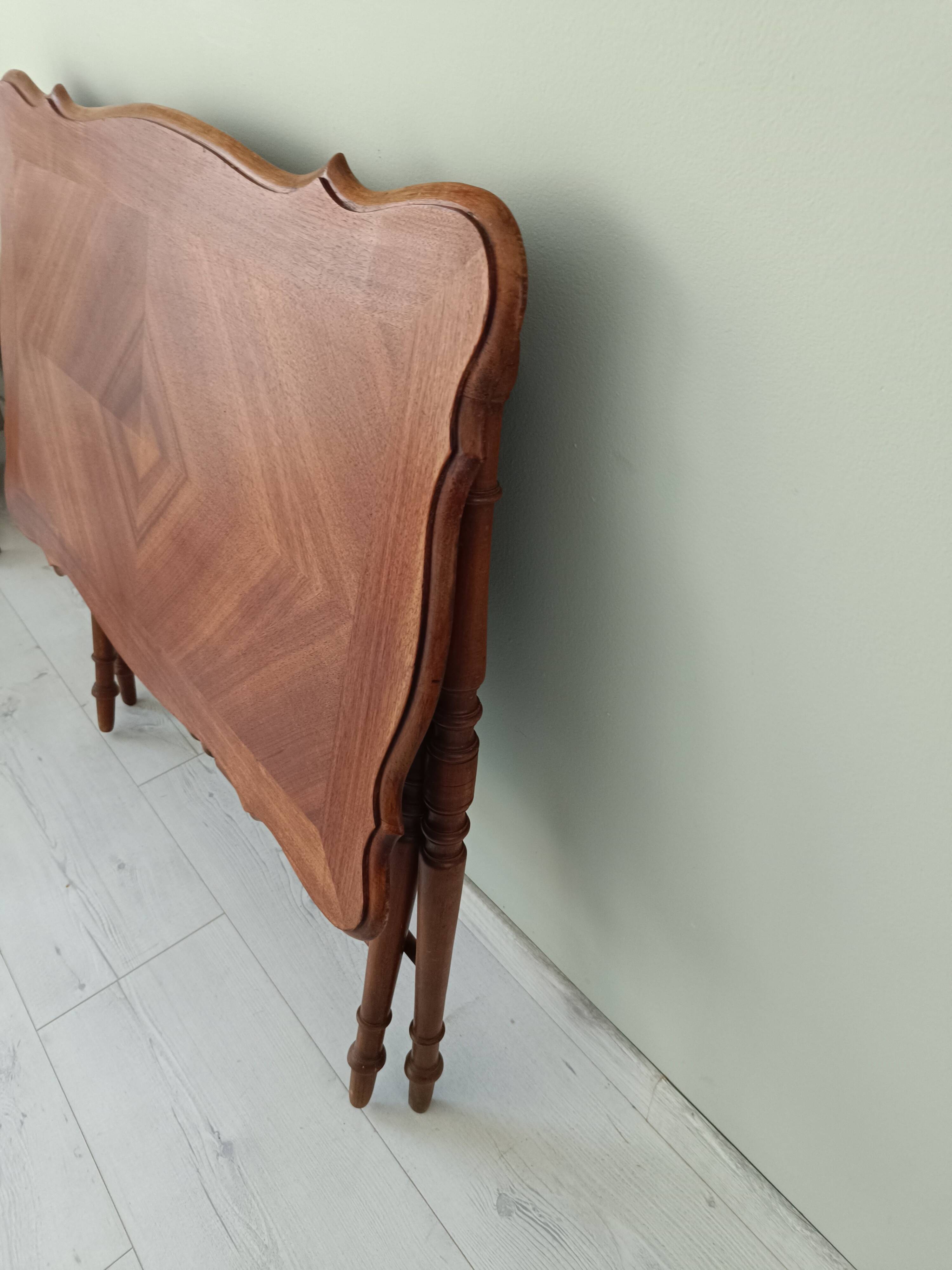 Table pliante vintage aux pieds tournés