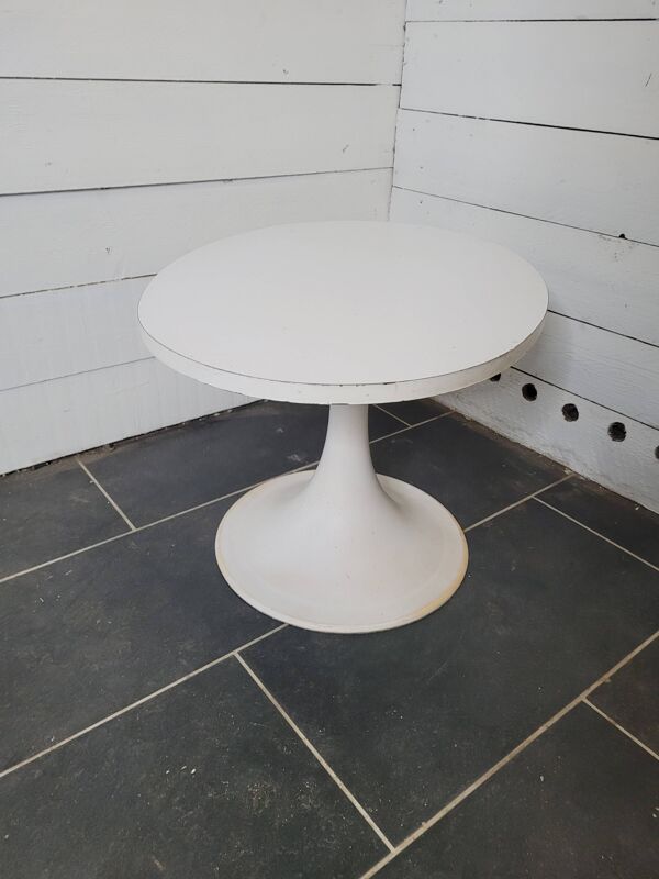 Table basse ovale vintage pied tulipe des années 70