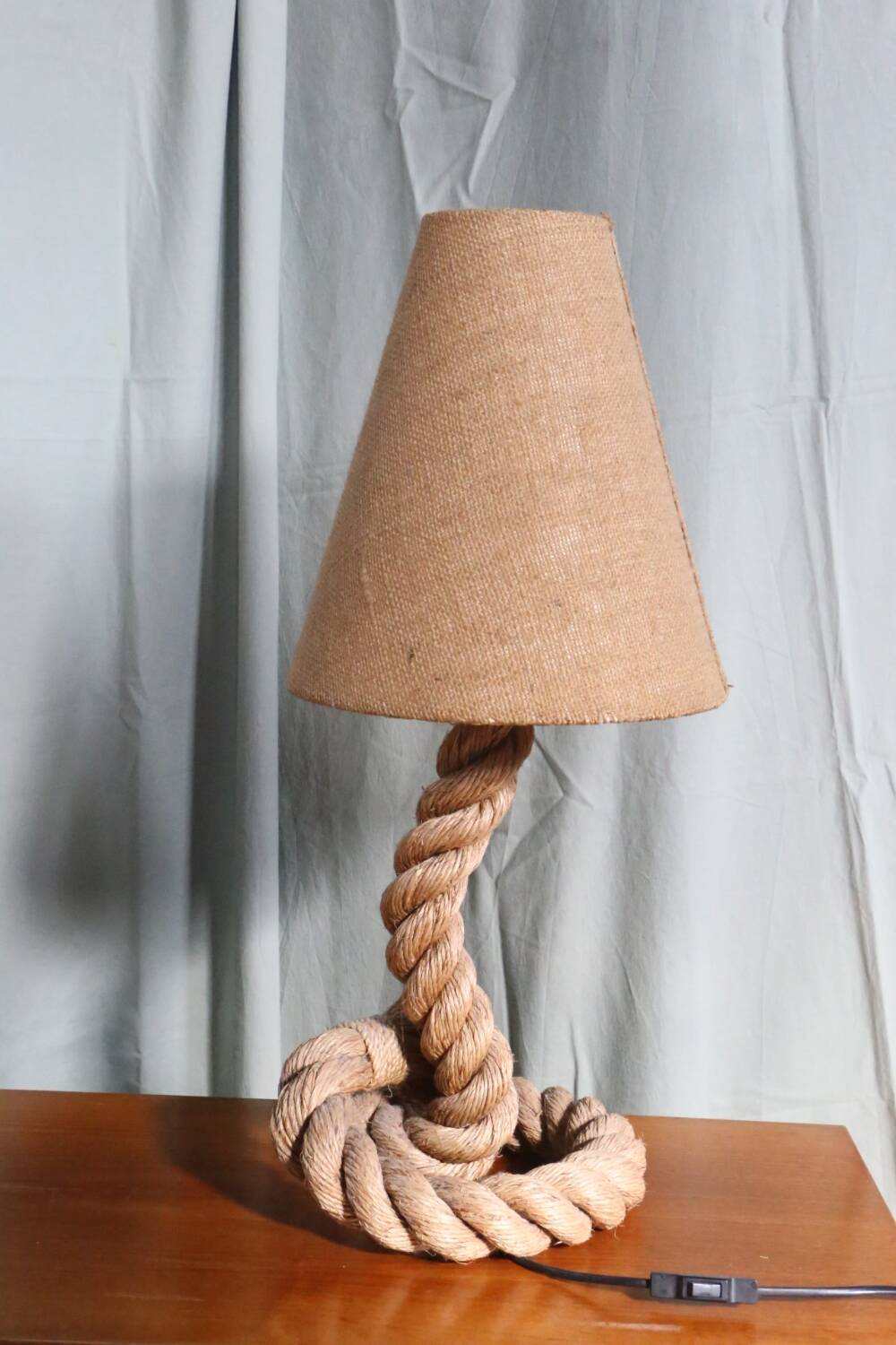 Table lamp