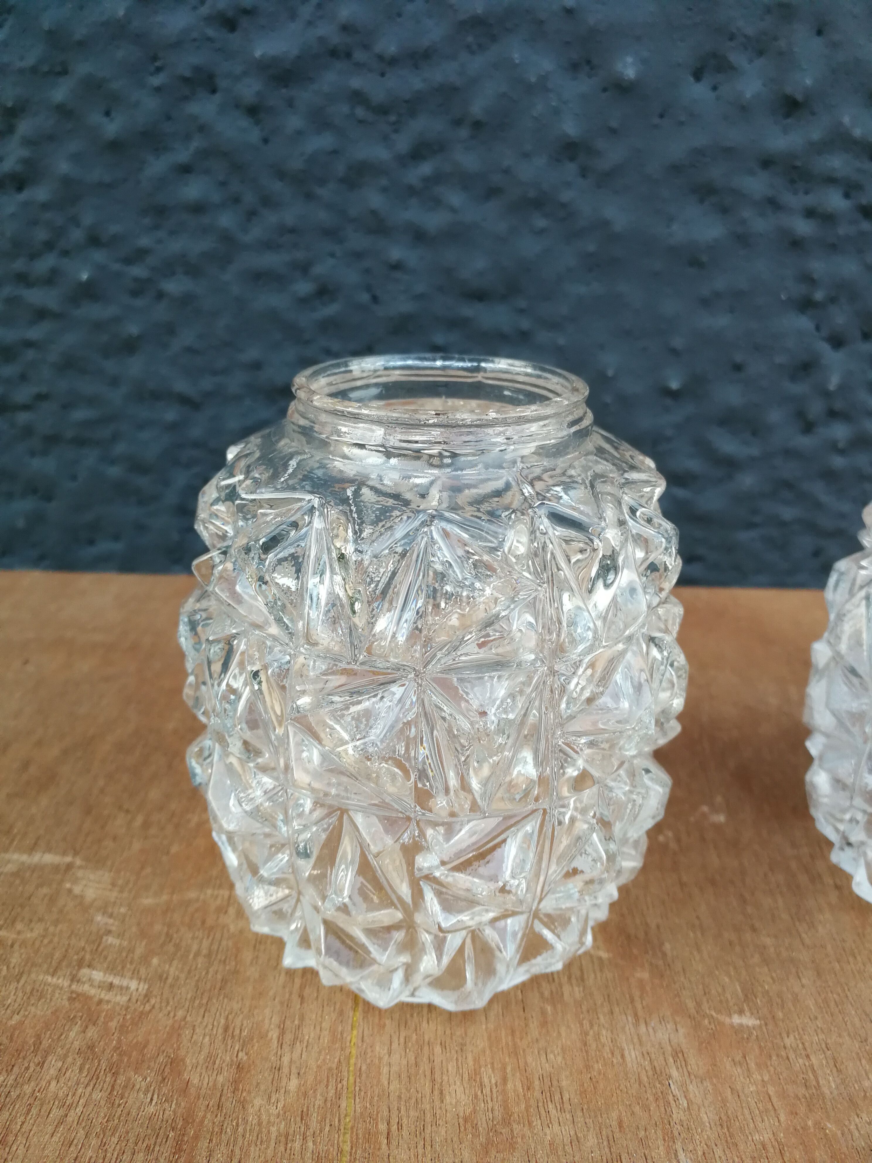 Set of 3 glass-carved glass globes for suspension