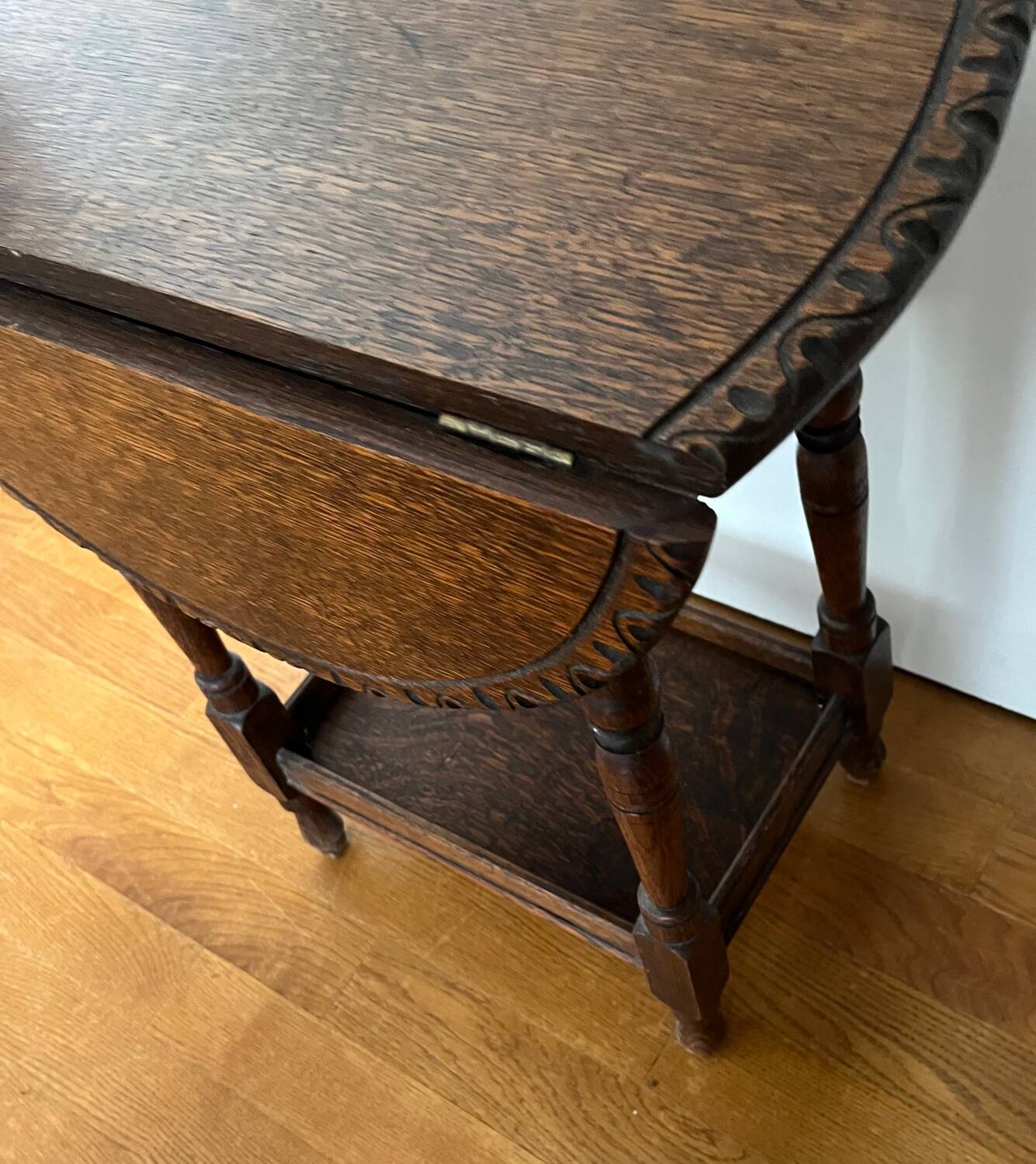 Small side coffee table with flaps