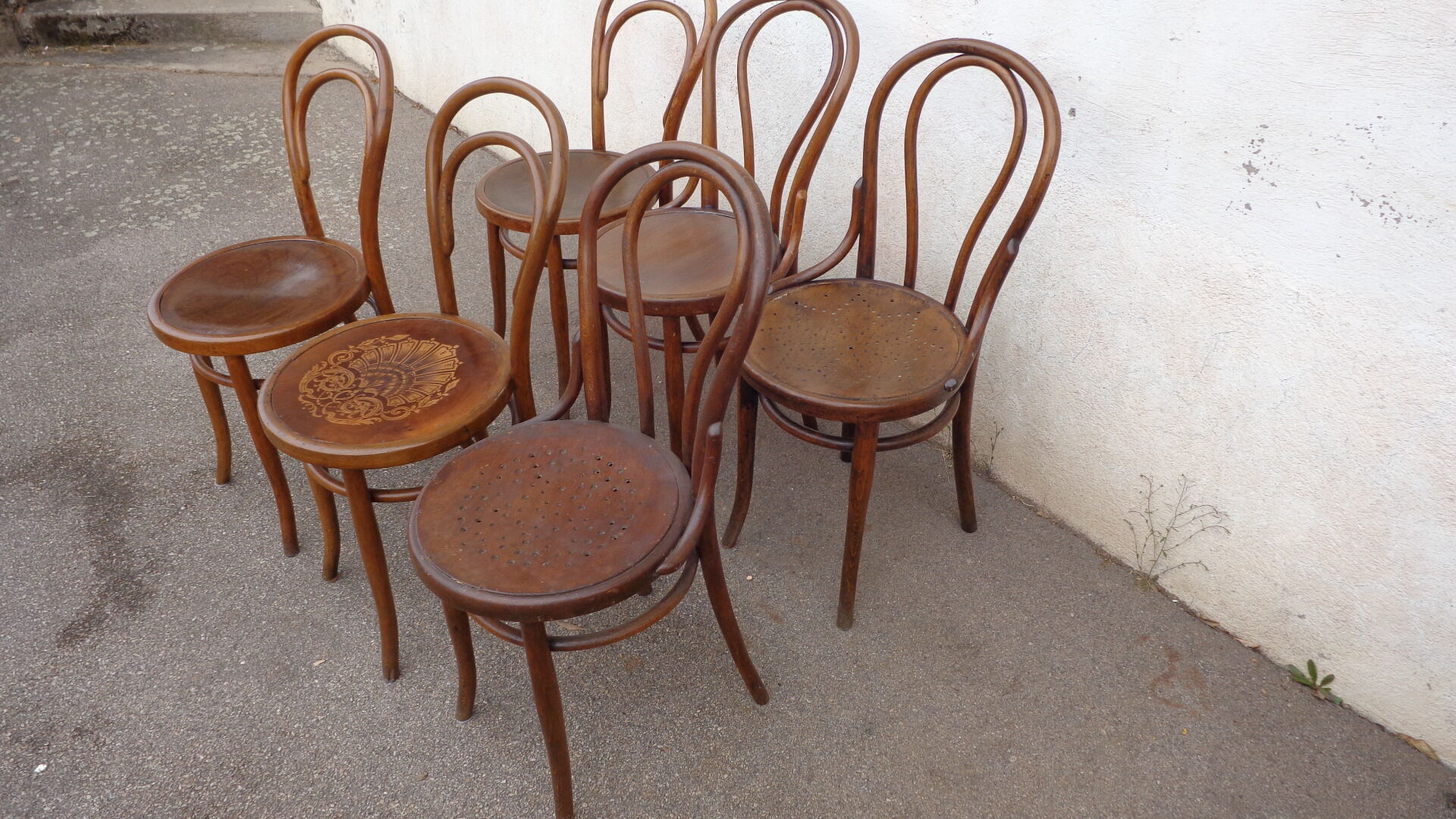 6 curved wooden bistro chairs