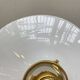 Paire de suspensions en opaline blanche