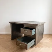 Bureau industriel Strafor en acier gris