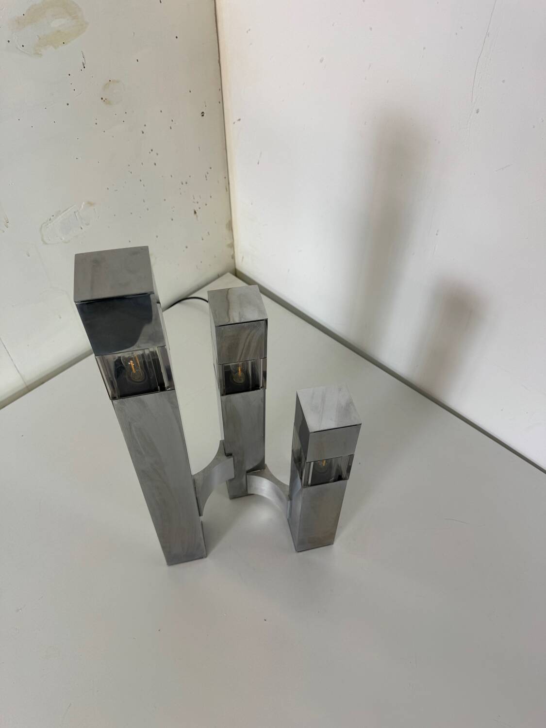 Very Mid-Century Modernist Architectural Sciolari Cubic Table Lamp by Gaet