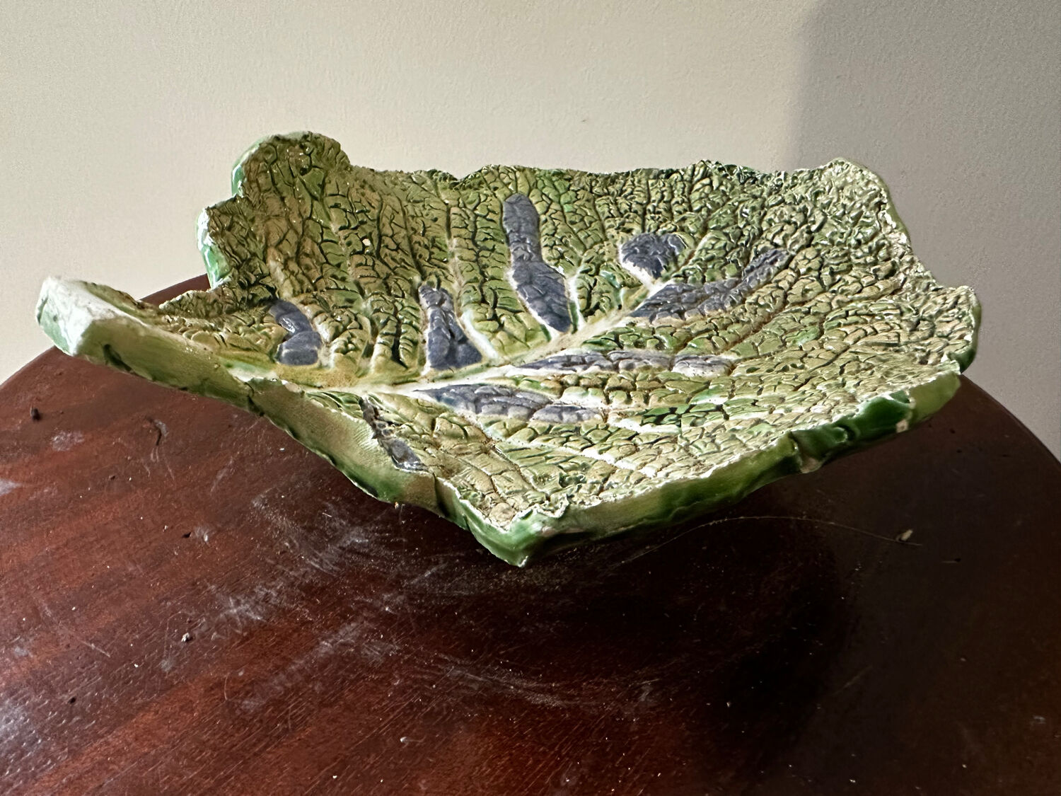 Vintage ceramic leaf-shaped vide poche, signed.