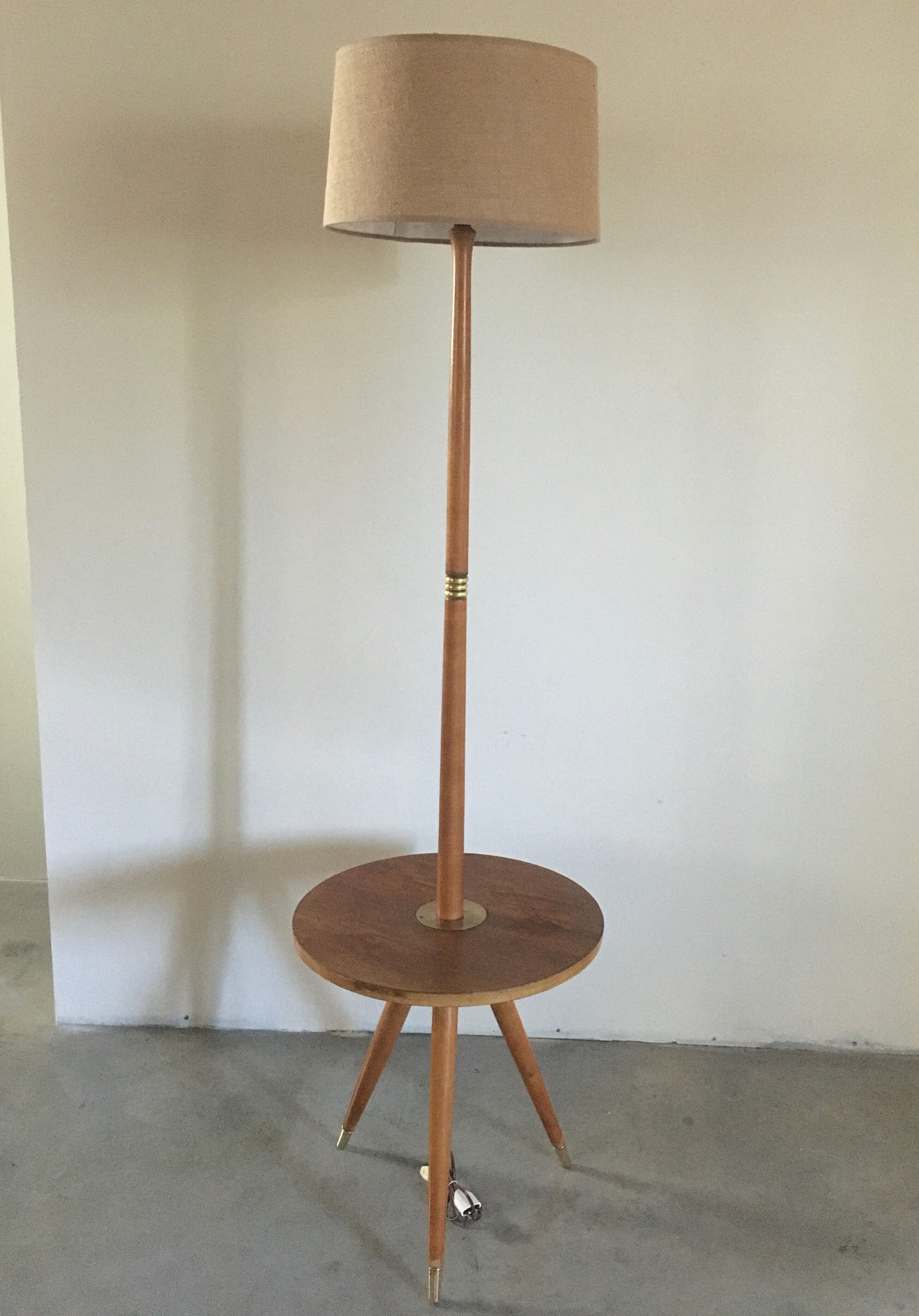 Tripod tablet lamppost