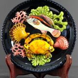 Vallauris, Années 1950, Assiette En Trompe l'Oeil Décor Poisson, Crabe, Coquillages, Corail.