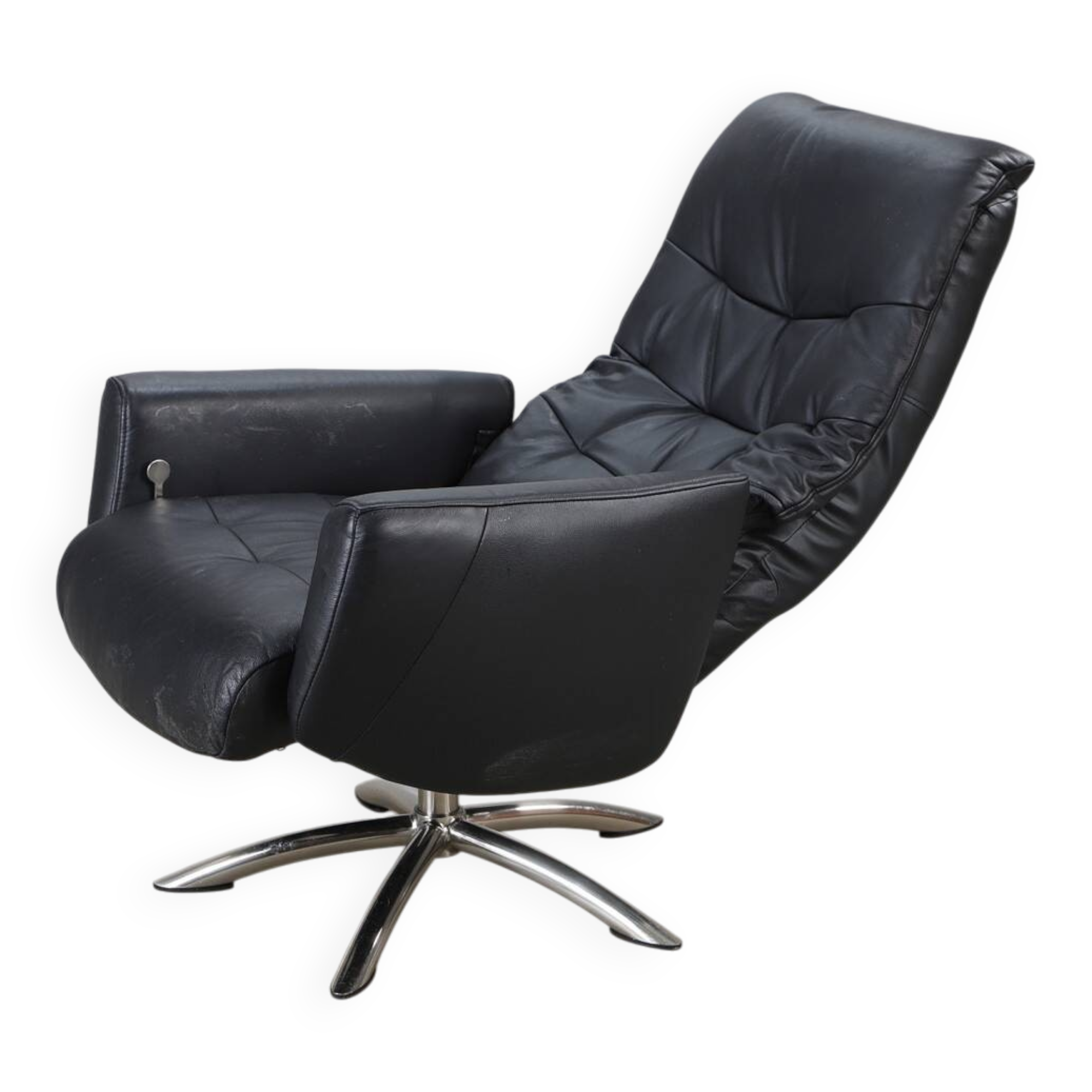 Modern Black Leather Swivel Armchair — Chrome Base — 2000s — H 107 cm