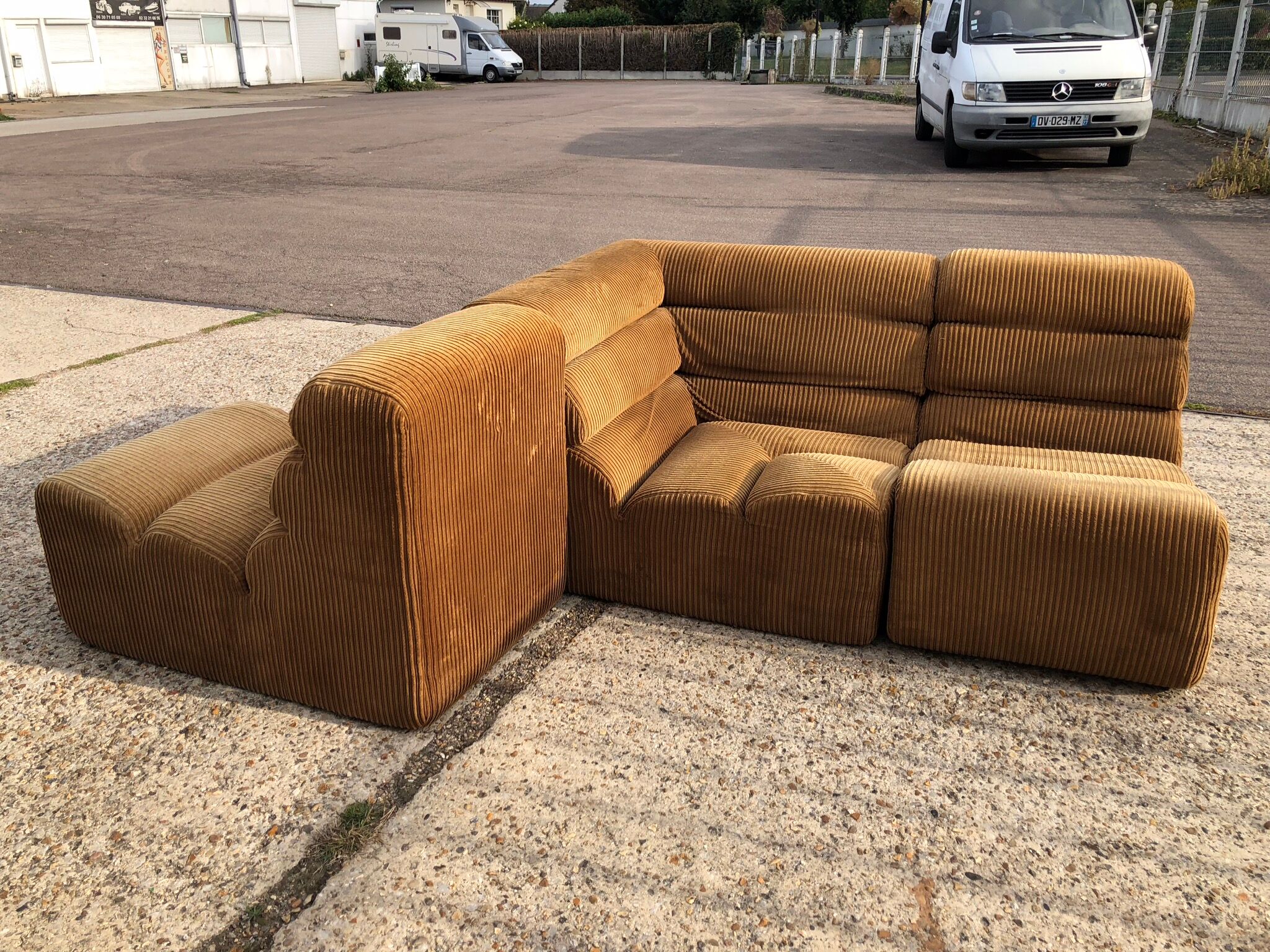 Sofa in velvet vintage