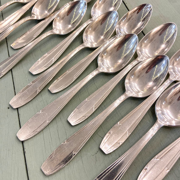 Series of 14 Art Deco dessert spoons, silver metal